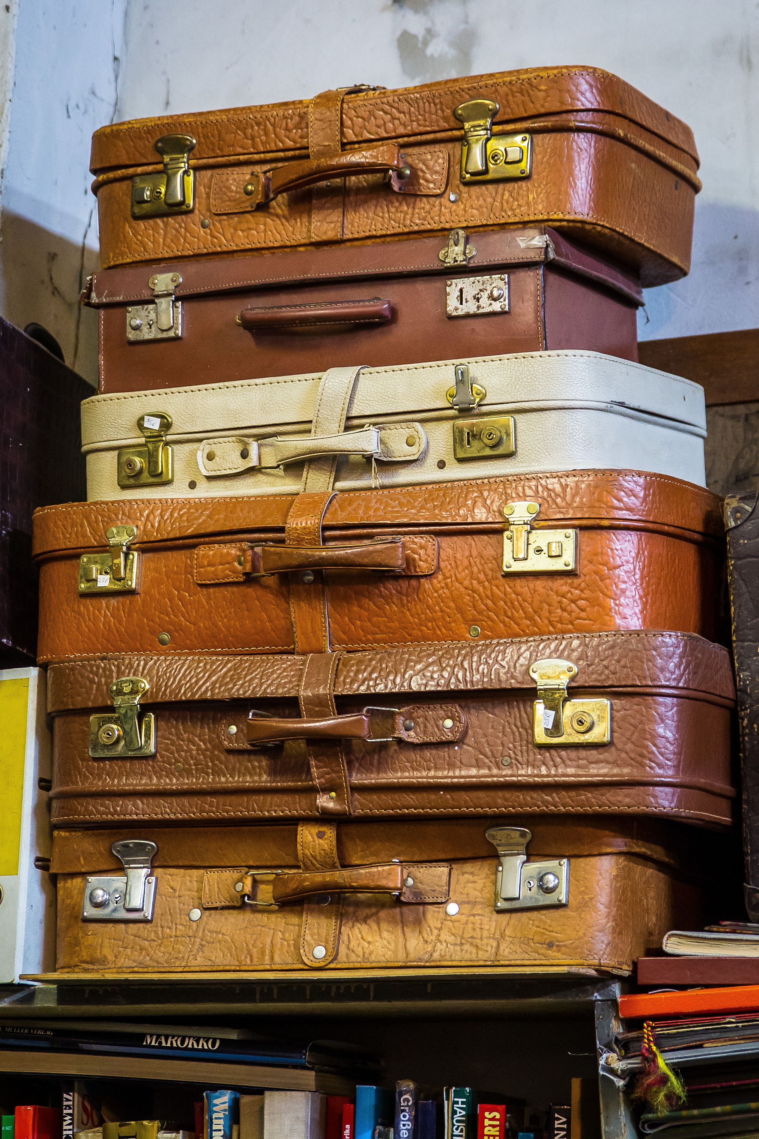 holiday, communication, luggage, 2K, order, no people, business, wood - material, container, still life, brown, box, suitcase, indoors, packaging, go away, Phone HD Wallpaper