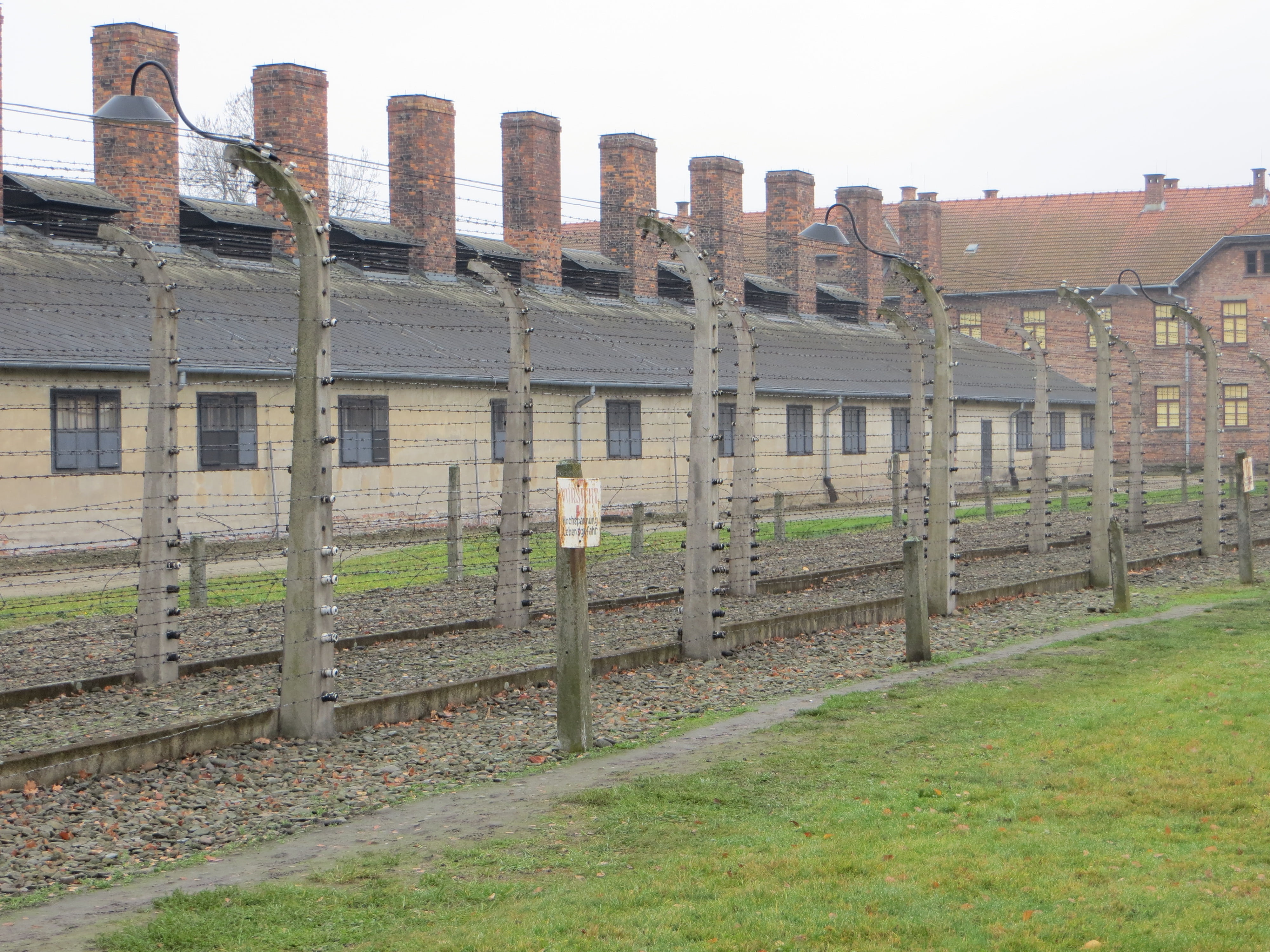 travel destinations, built structure, old, memorial, nature, building, outdoors, boundary, day, birkenau, no people, history, the past, architecture, 4K, HD Wallpaper