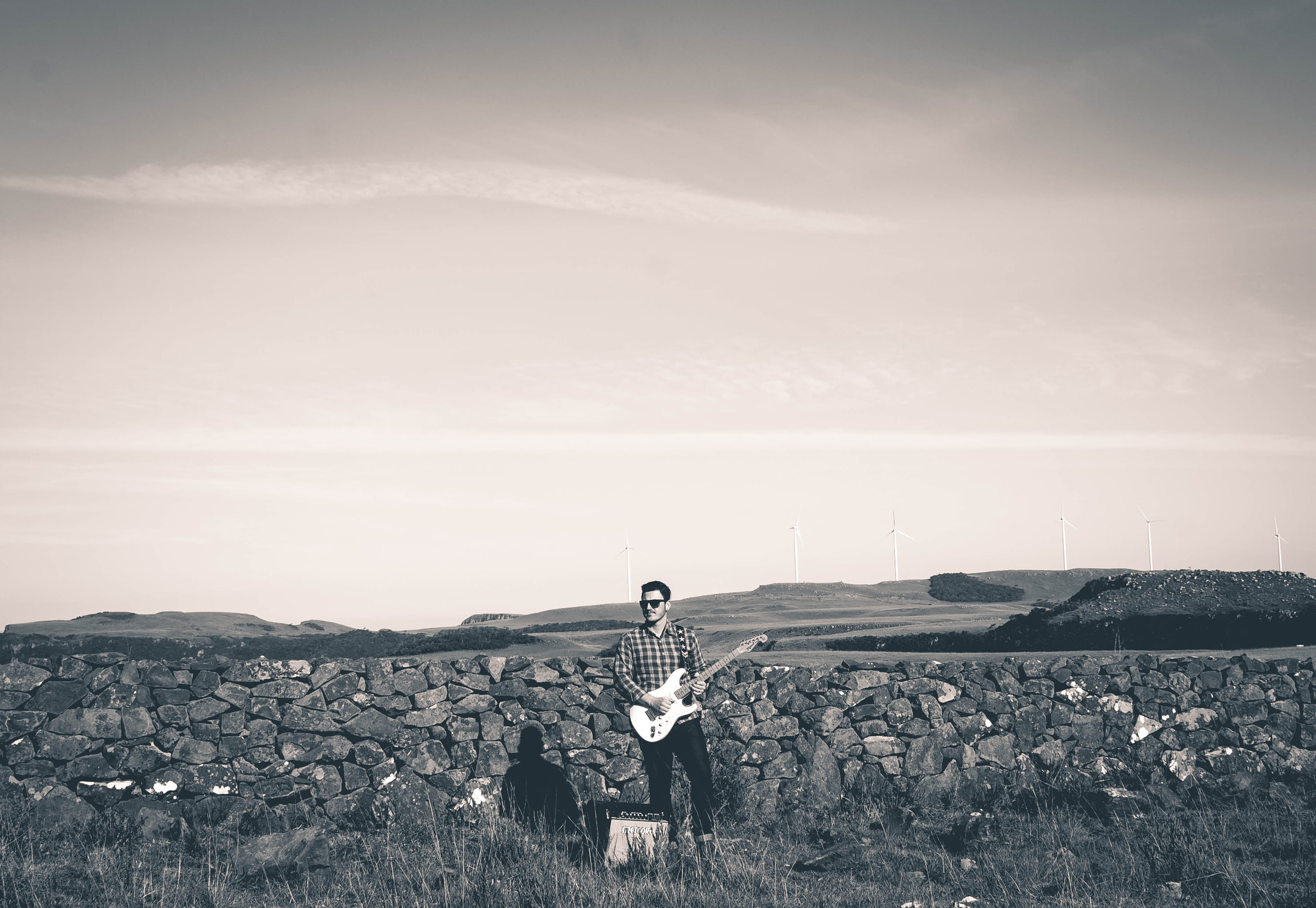 black white, bw, 2K, nature, guitar, men, sky, willian west, brazil, rock, bom jardim da serra, sierra, human arm, outdoors, countryside, standing, leisure activity, HD Wallpaper