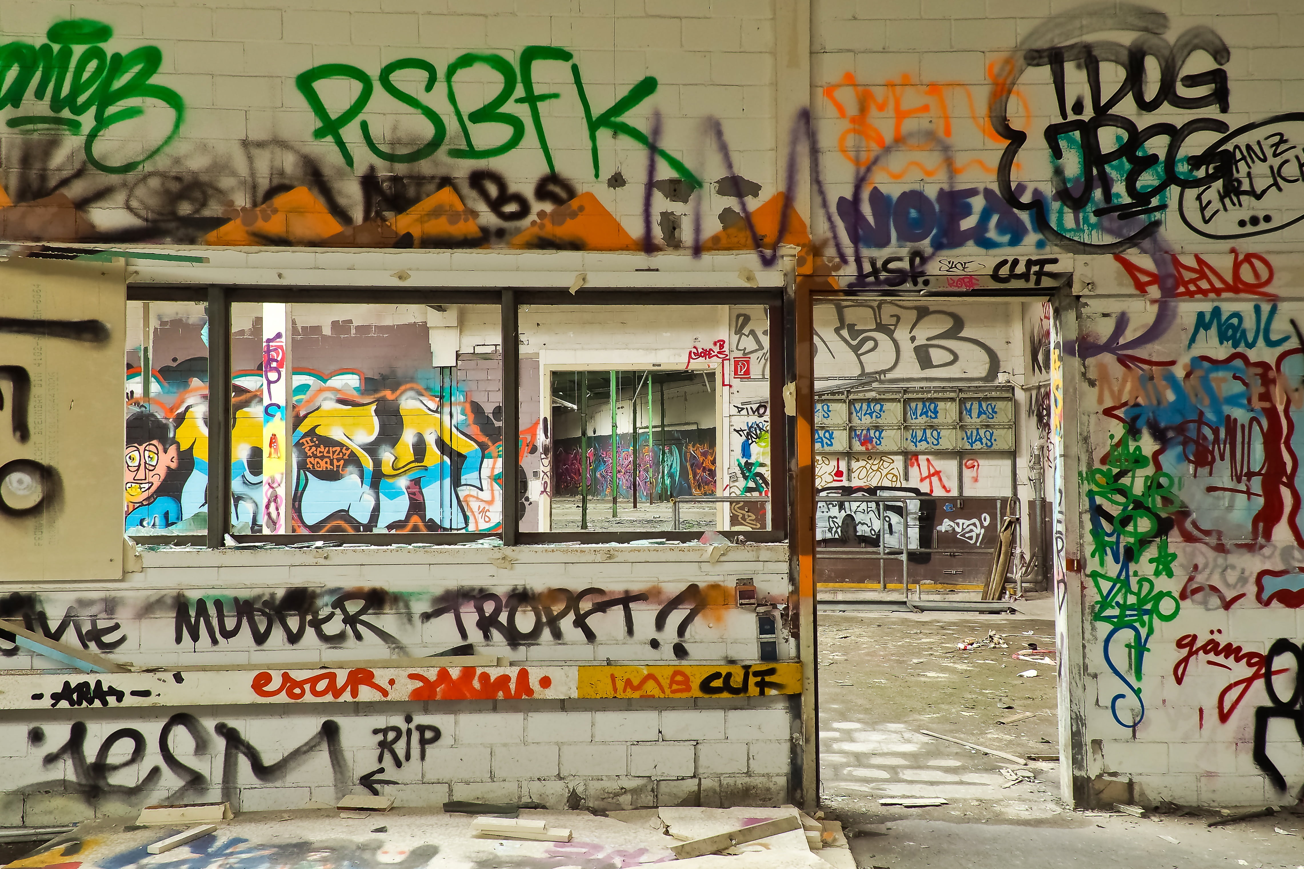 concrete, run down, weird, dirt, mood, empty, weathered, destroyed, script, building exterior, neglected, art and craft, dilapidated, no people, lost places, HD Wallpaper