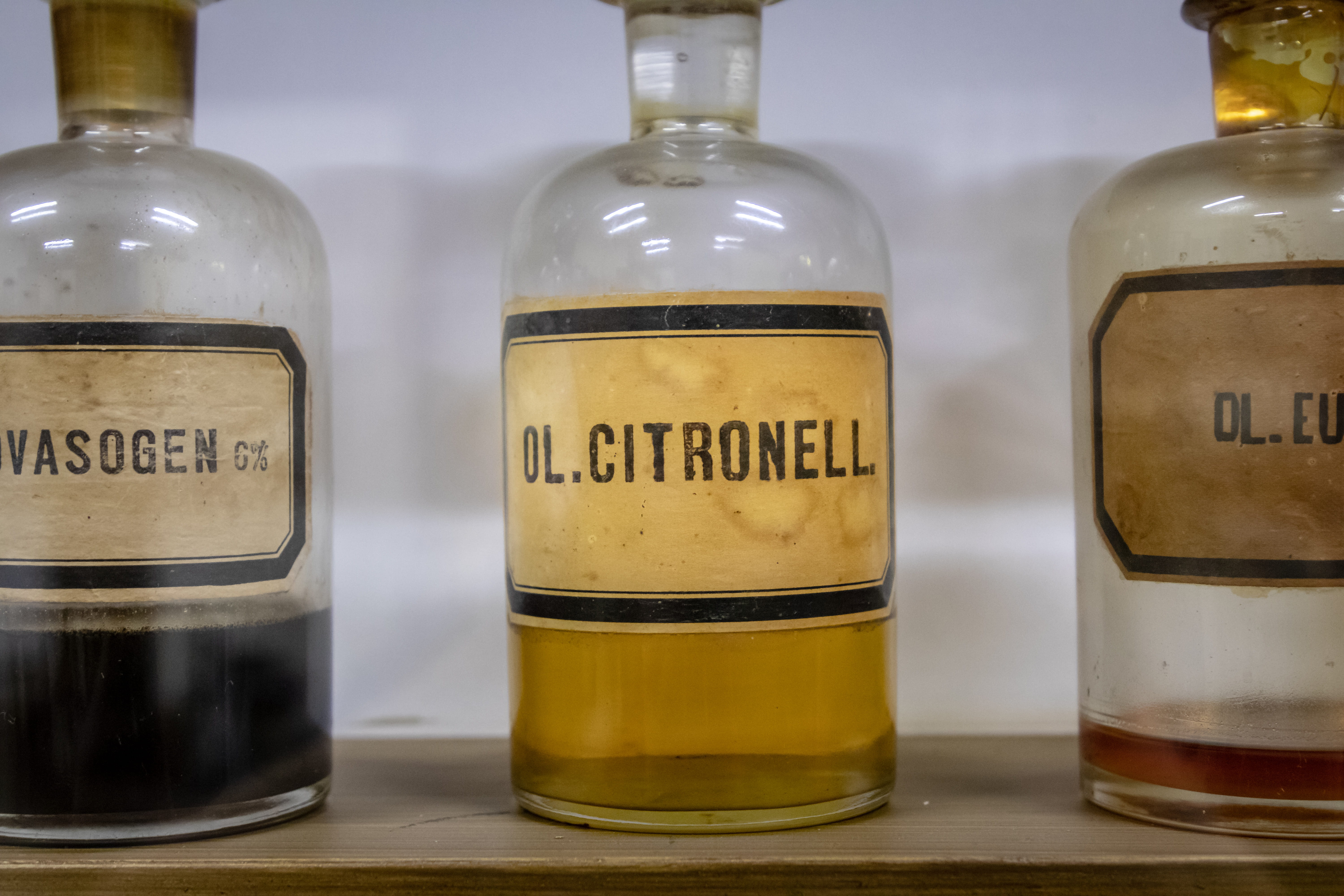 text, glass - material, cabinet, western script, close-up, seasoning, still life, perfume, food and drink, furniture, wood - material, label, jar, cosmetics, HD Wallpaper