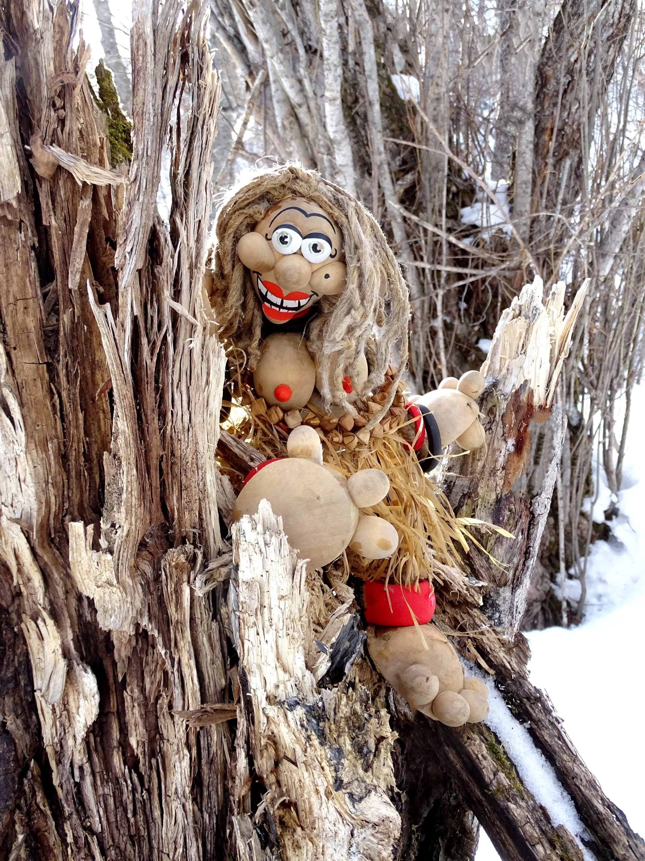 day, land, creativity, wood, leecia, dancer, outdoors, tree, representation, winter, nature, human representation, folk toys, forest, papuan, no people, Phone HD Wallpaper