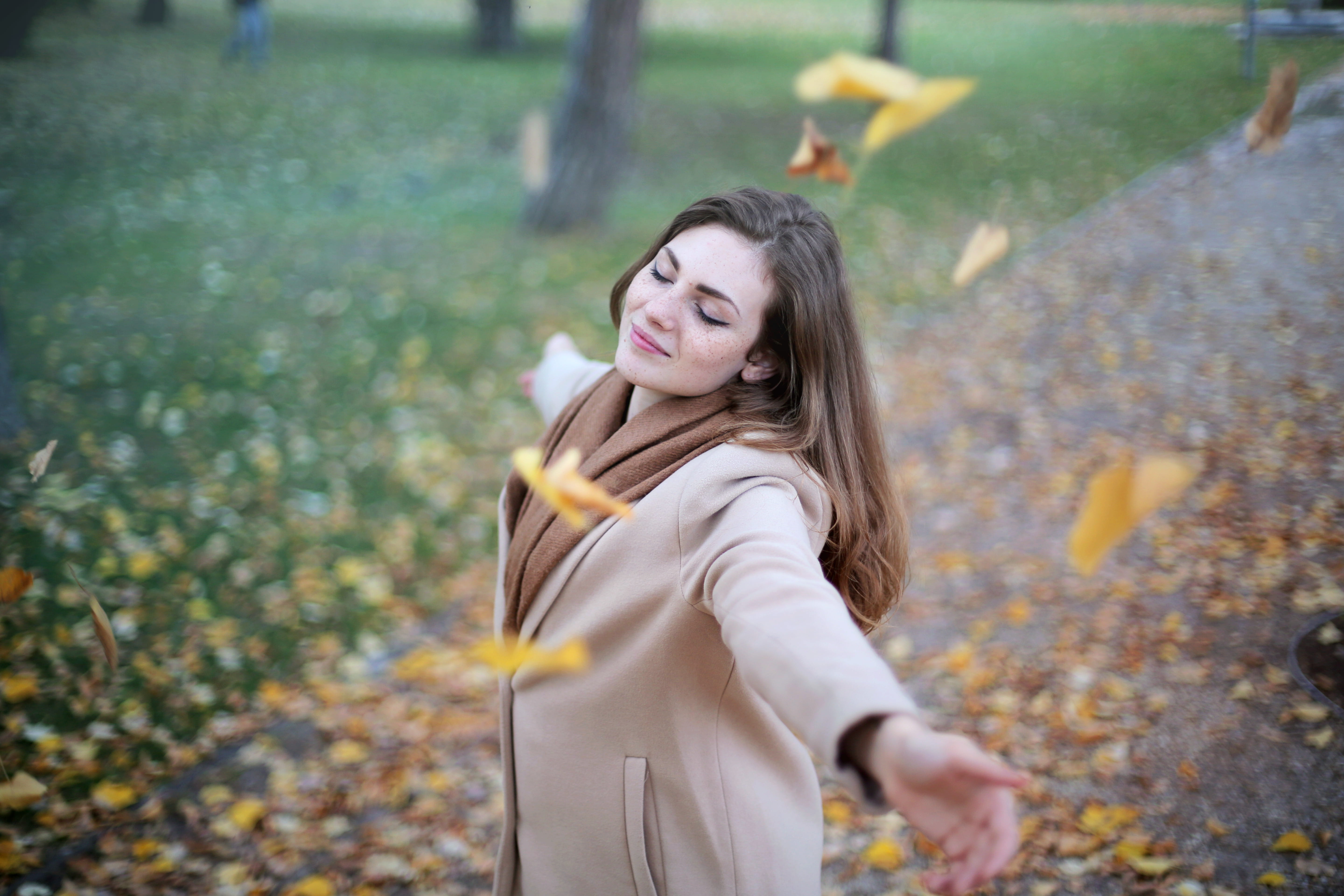 autumn, young adult, garden, girl, outdoor, leisure activity, open, beautiful, person, park, wind, 5K, smiling, woman, one person, outdoors, dom, cute, HD Wallpaper