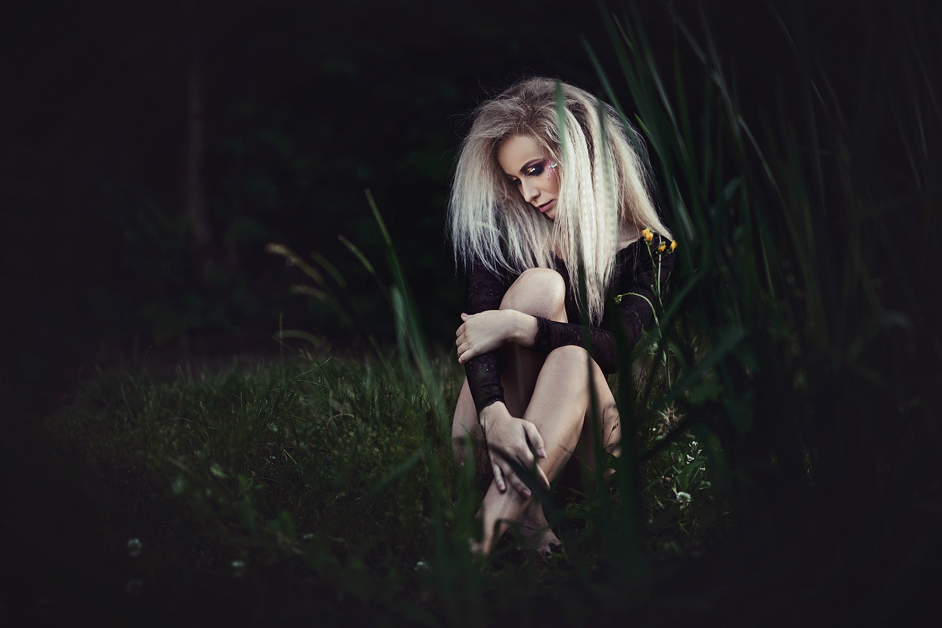 real people, grass, long hair, Patrik Pšeja, land, teenager, field, blond hair, contemplation, 500px, sitting, young adult, full length, one person, lifestyles, HD Wallpaper