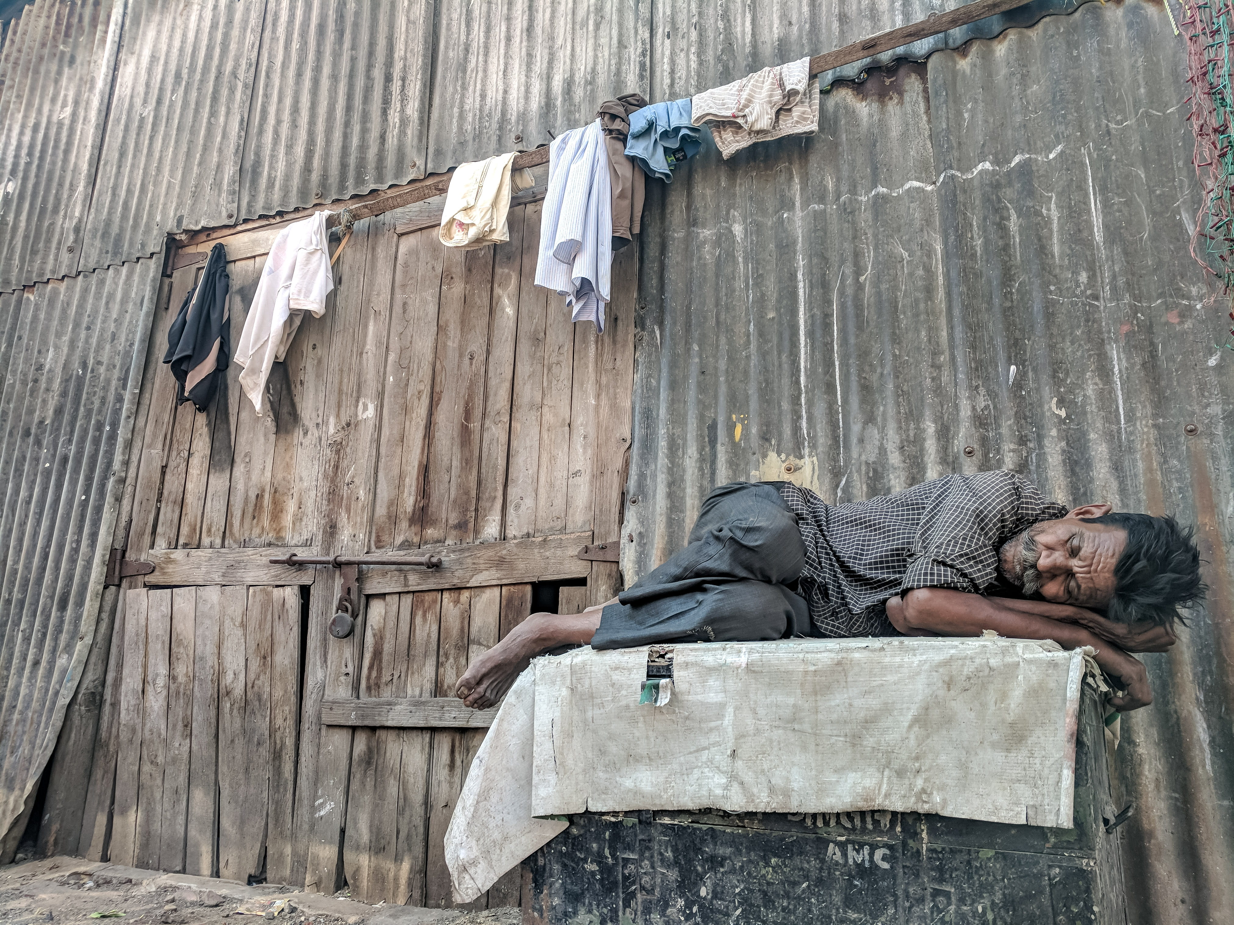 day, clothing, wall, wood, checkered, wood - material, s, black, wear, poor, laundry, casual clothing, men, white, woman, dirty, architecture, elderly, HD Wallpaper