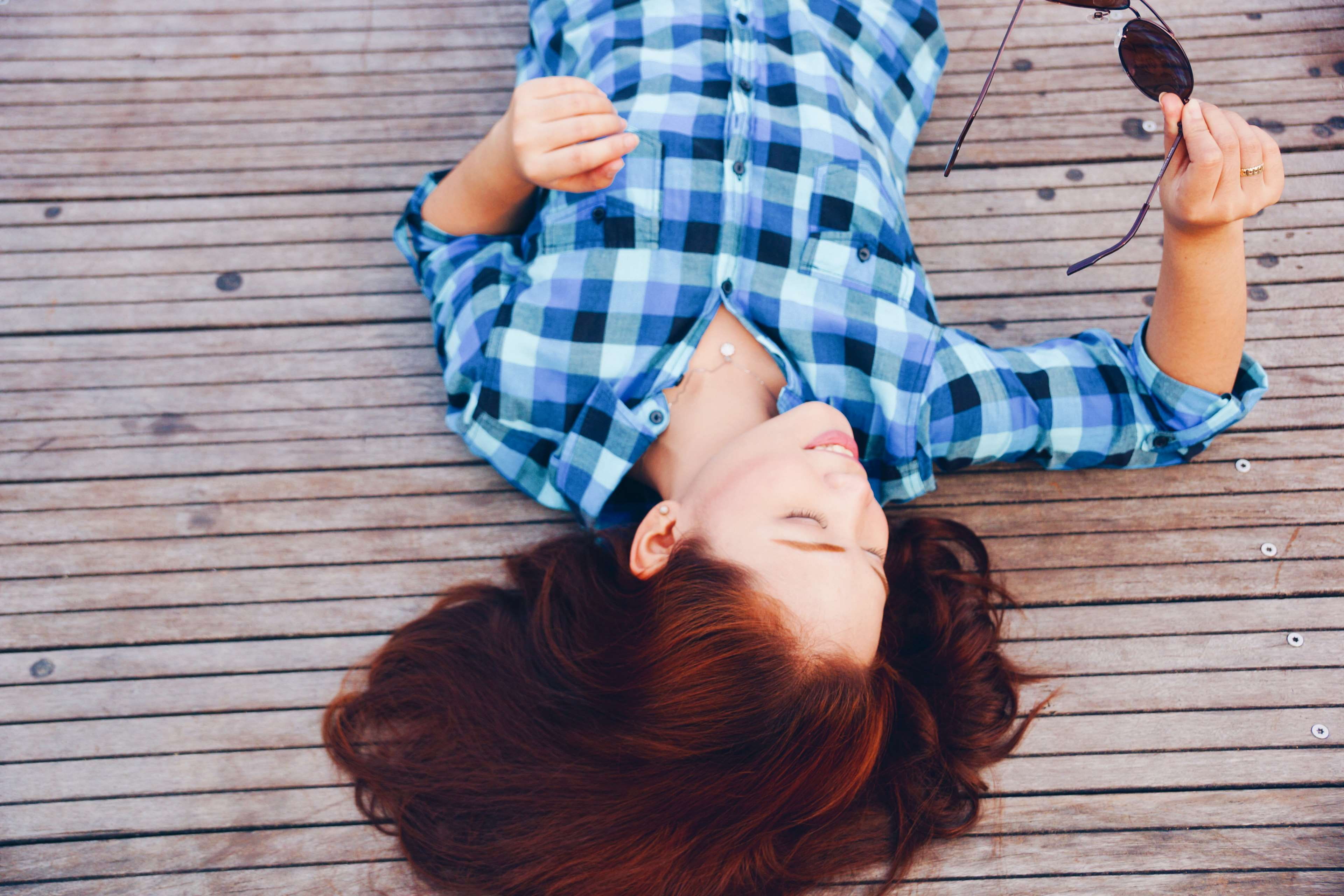 wood - material, fun, leisure, beautiful, fashion, leisure activity, brunette, person, innocence, day, childhood, independence, lying down, front view, HD Wallpaper