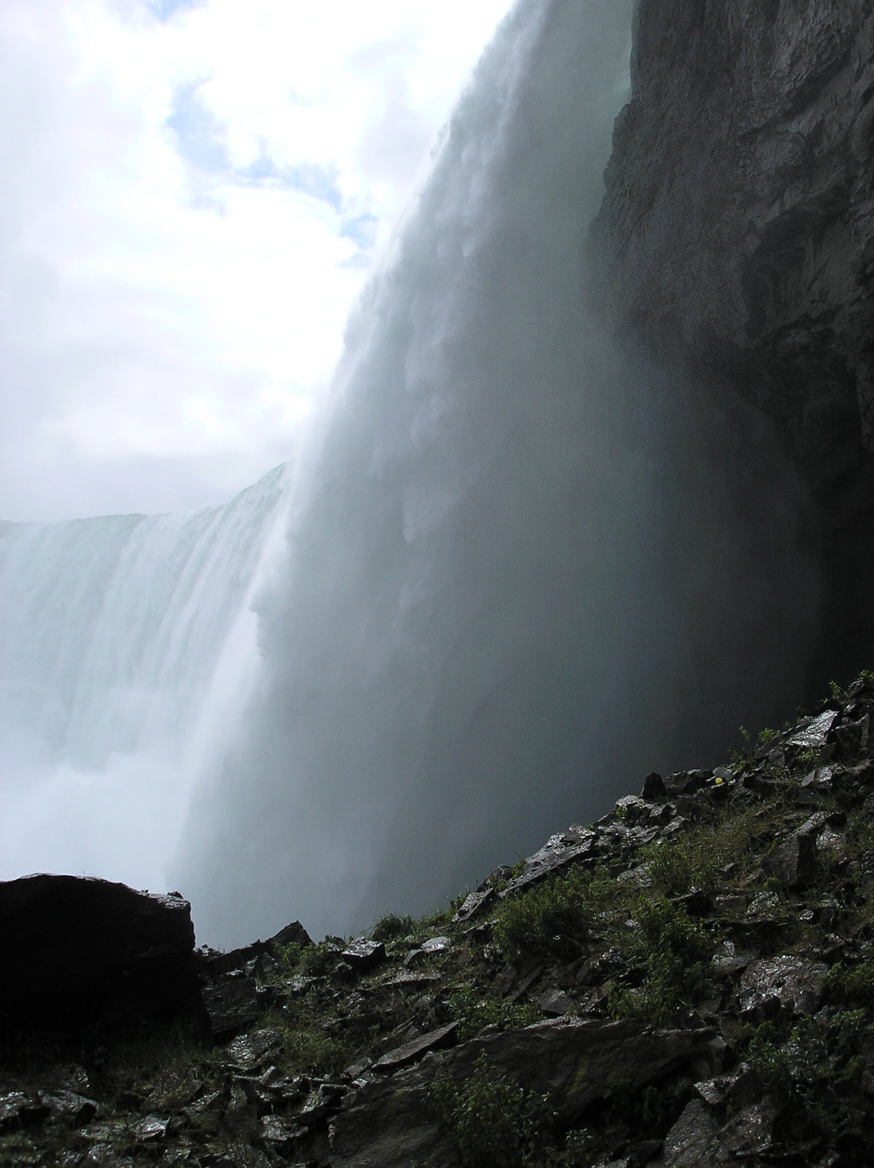 behind, landscape, flowing, waterfall, no people, mist, closeup, day, iceland, niagara, rock, sky, ontario, flowing water, nature, falls, mountain, canadian, Phone HD Wallpaper