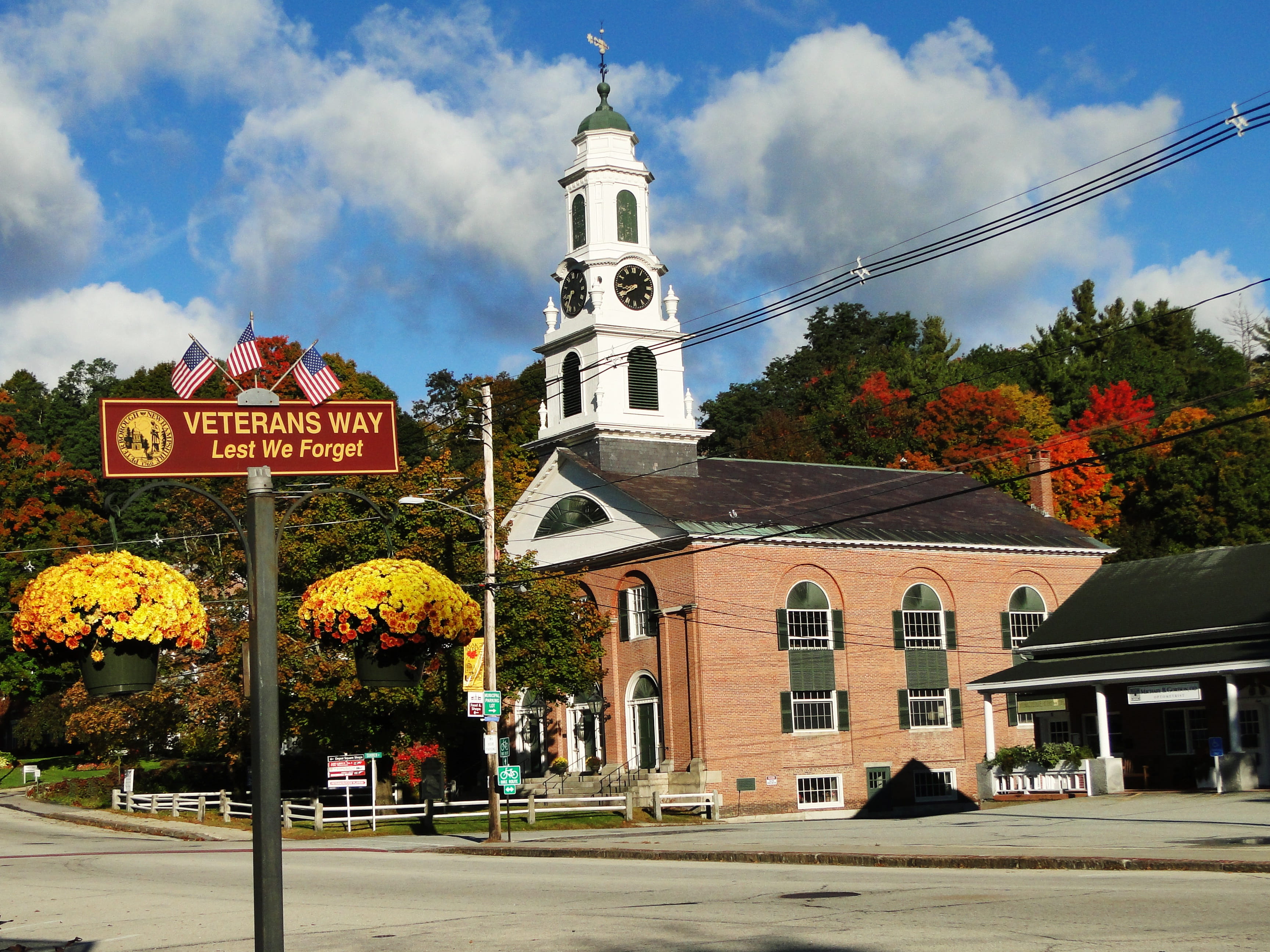 church, season, foliage, sky, nature, quaint, town center, street sign, brick, no people, religion, belief, flags, structure, veterans, day, clock, spirituality, HD Wallpaper