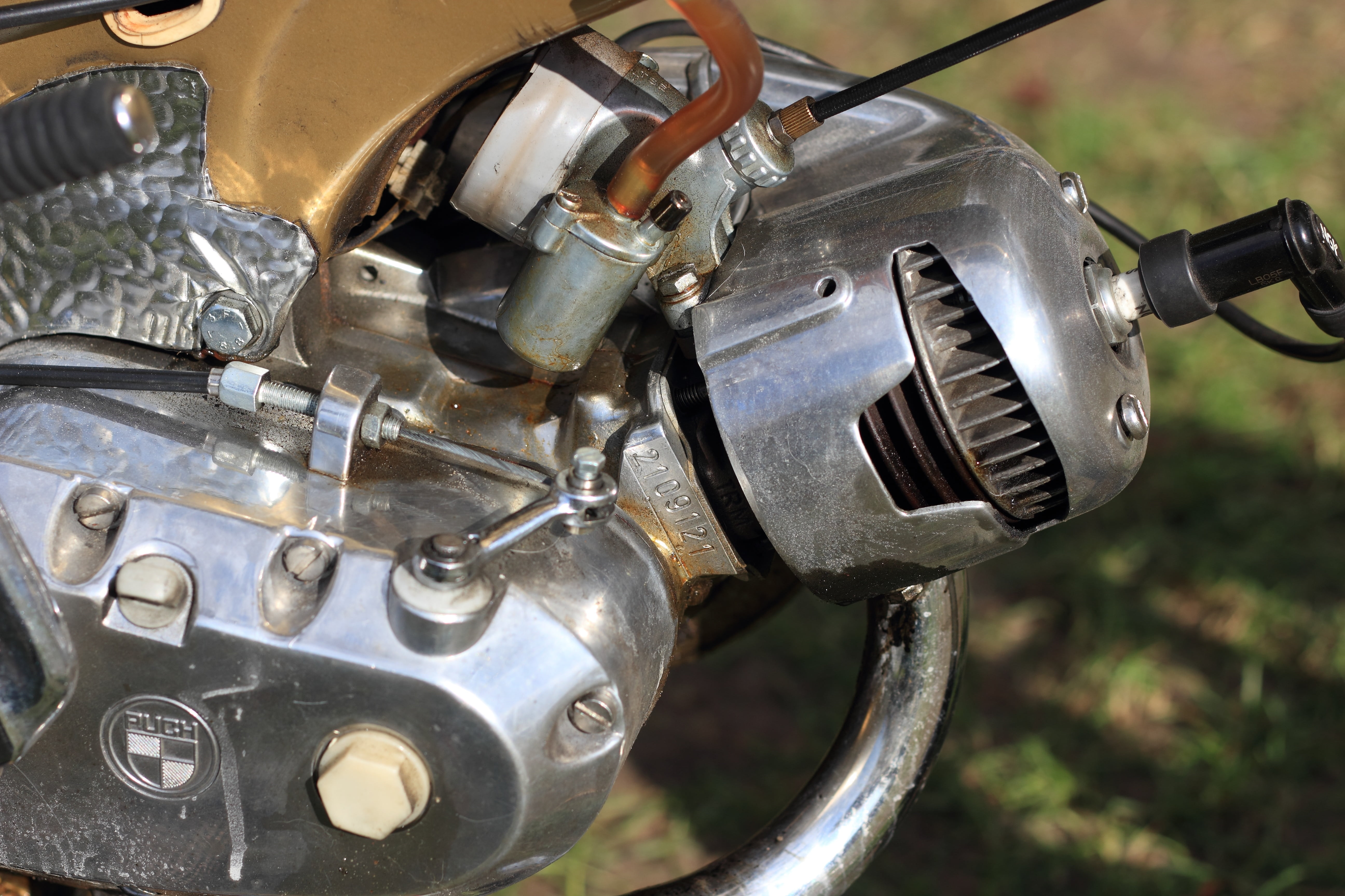 5K, focus on foreground, moped, land vehicle, vehicle part, machine part, motor vehicle, mode of transportation, outdoors, chrome, puch, car, engine, equipment, HD Wallpaper