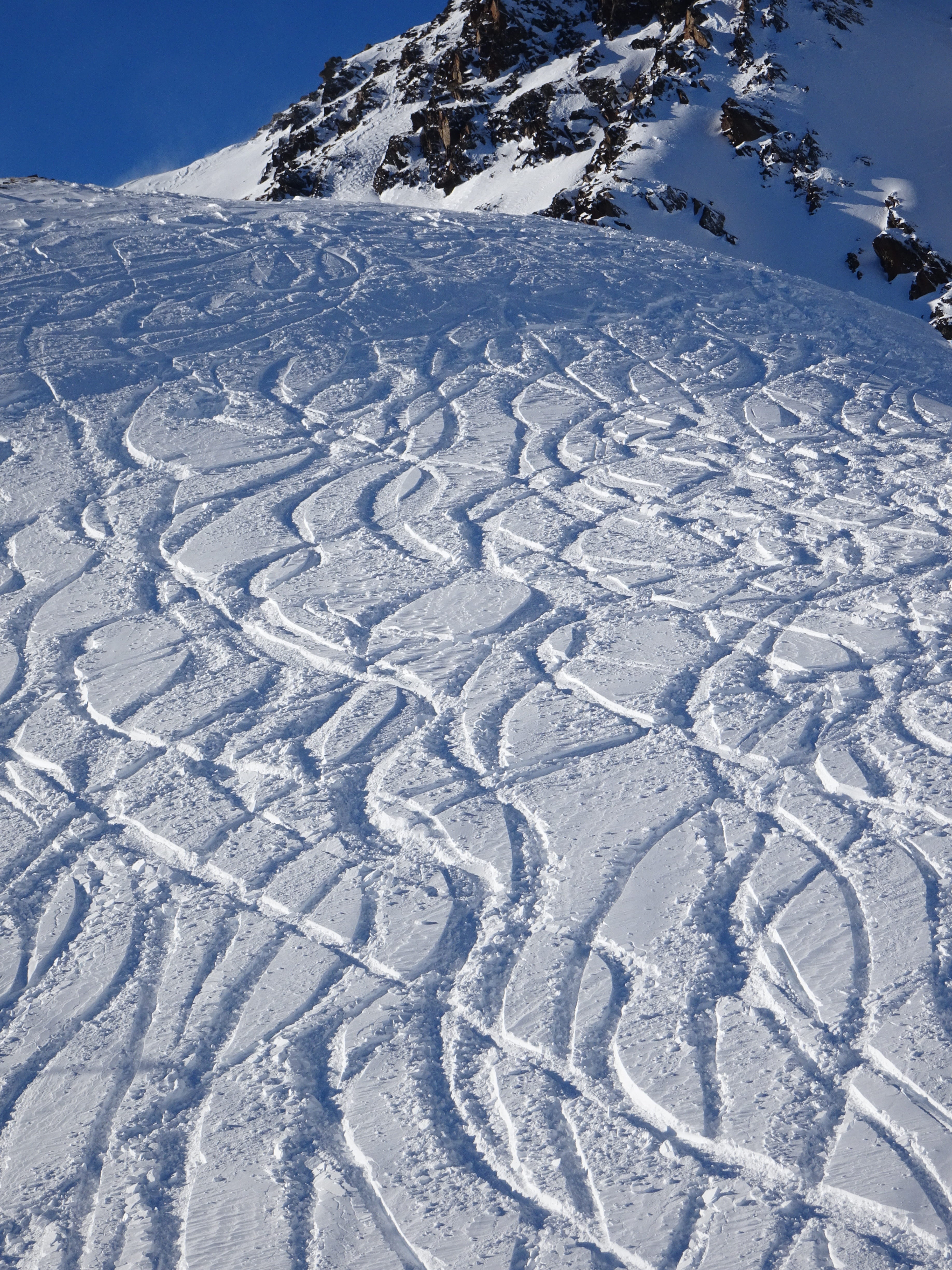 field, sports, 4K, powder snow, ski track, beauty in nature, cold temperature, tracks, snow, winter, mountain, tranquility, covering, sunlight, land, scenics - nature, Phone HD Wallpaper