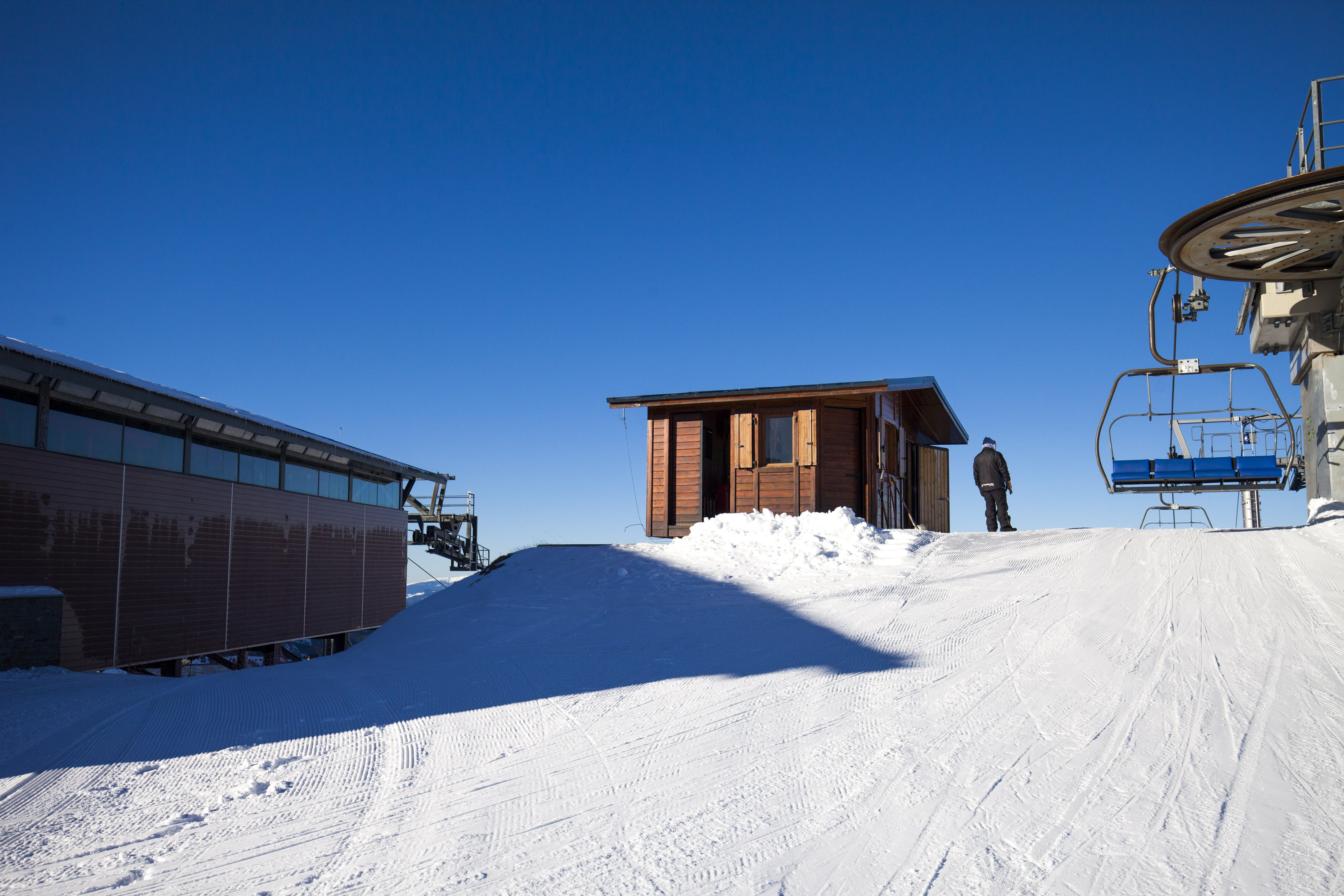 ski resort, Andorra, 5K, Snow, building, hut, nevada, Ski, house, Mountain, land, cold, day, winter, travel destinations, cold temperature, white, no People, HD Wallpaper