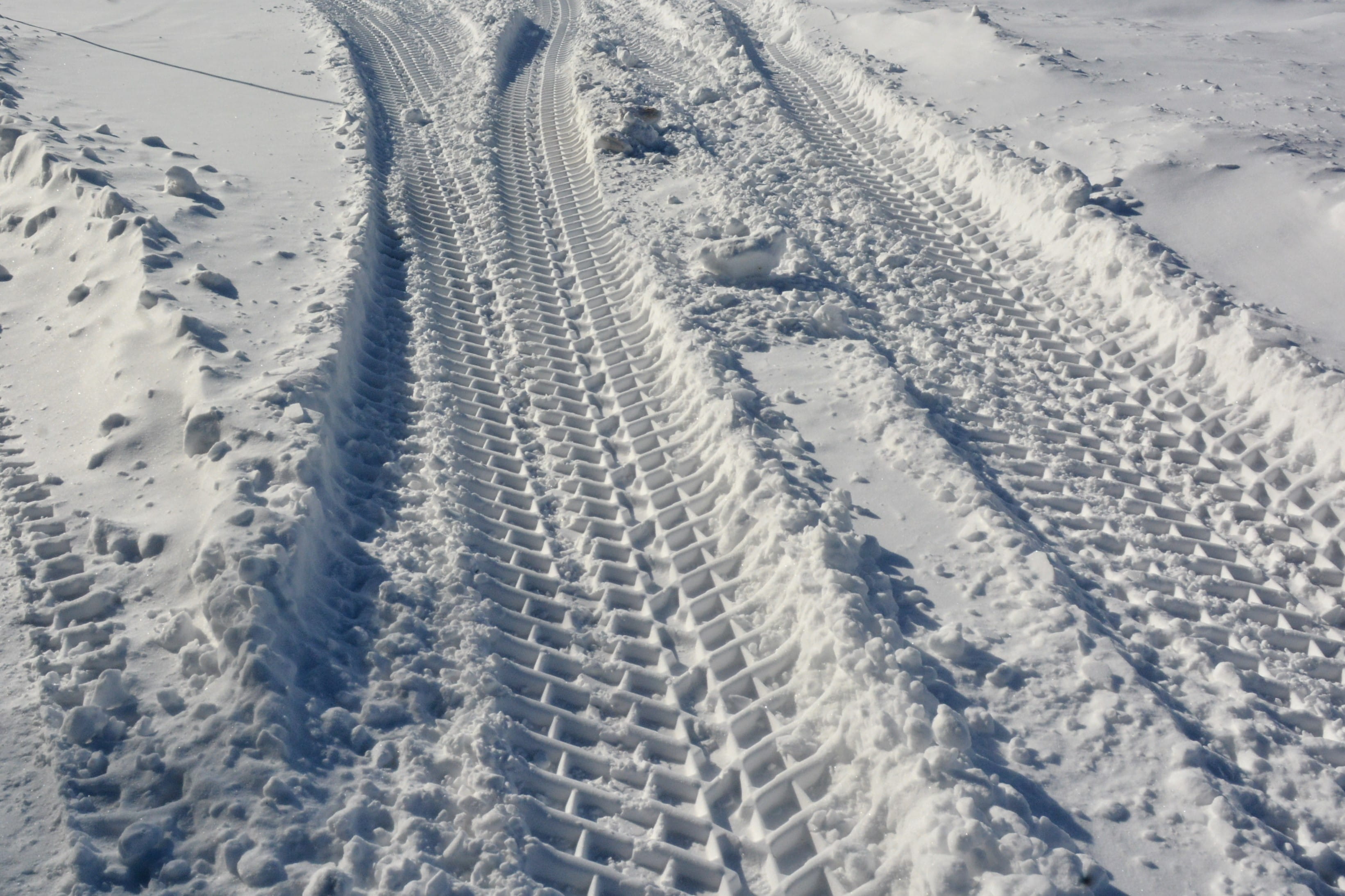 rug, trail, land, machine, landscape, beauty in nature, wheel, powder snow, nature, tire track, snowcapped mountain, snow, no people, white color, footprint, HD Wallpaper