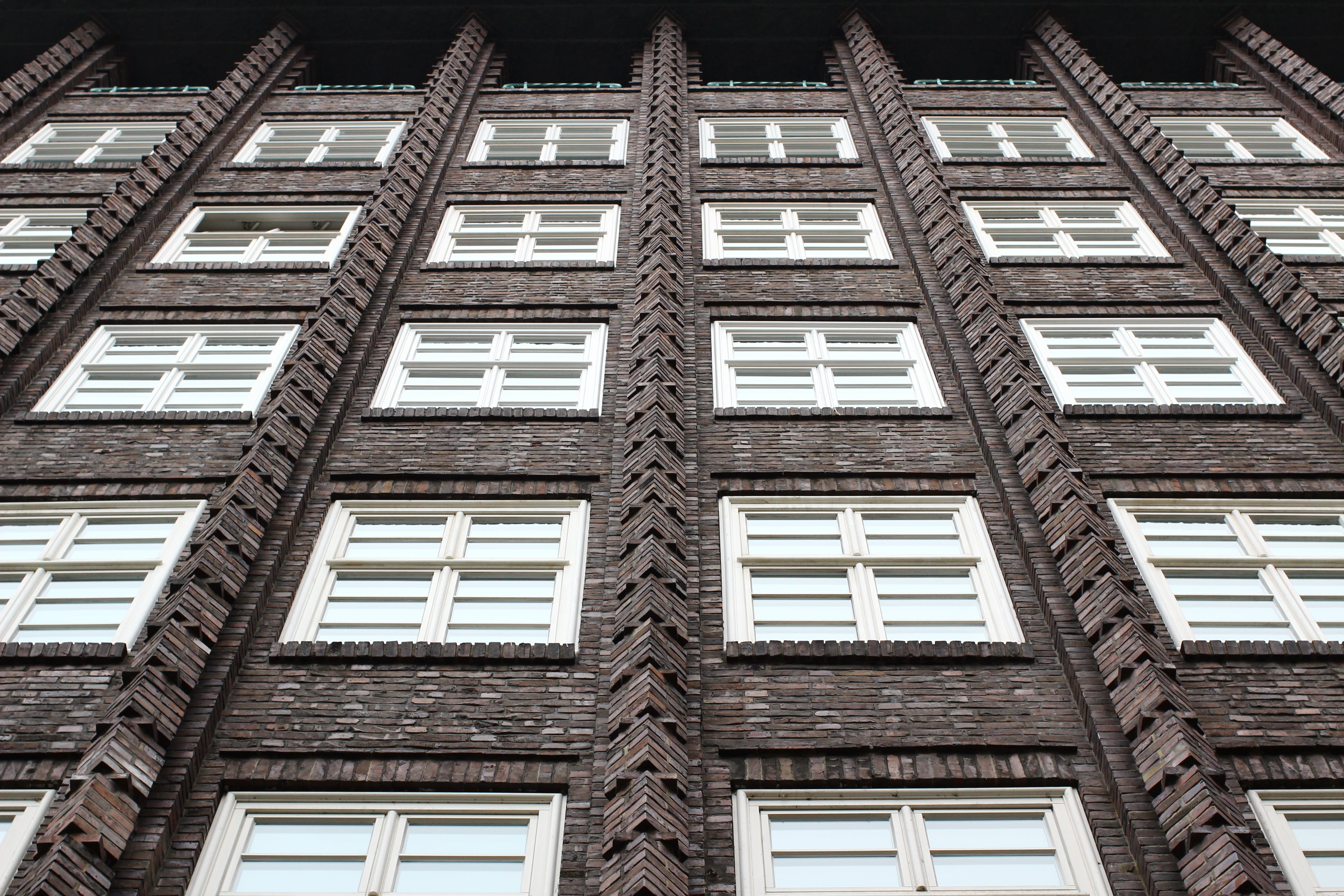 full frame, chile-house, white, tall - high, no people, building exterior, hanseatic city, nature, day, outdoors, hamburg, city, repetition, backgrounds, HD Wallpaper