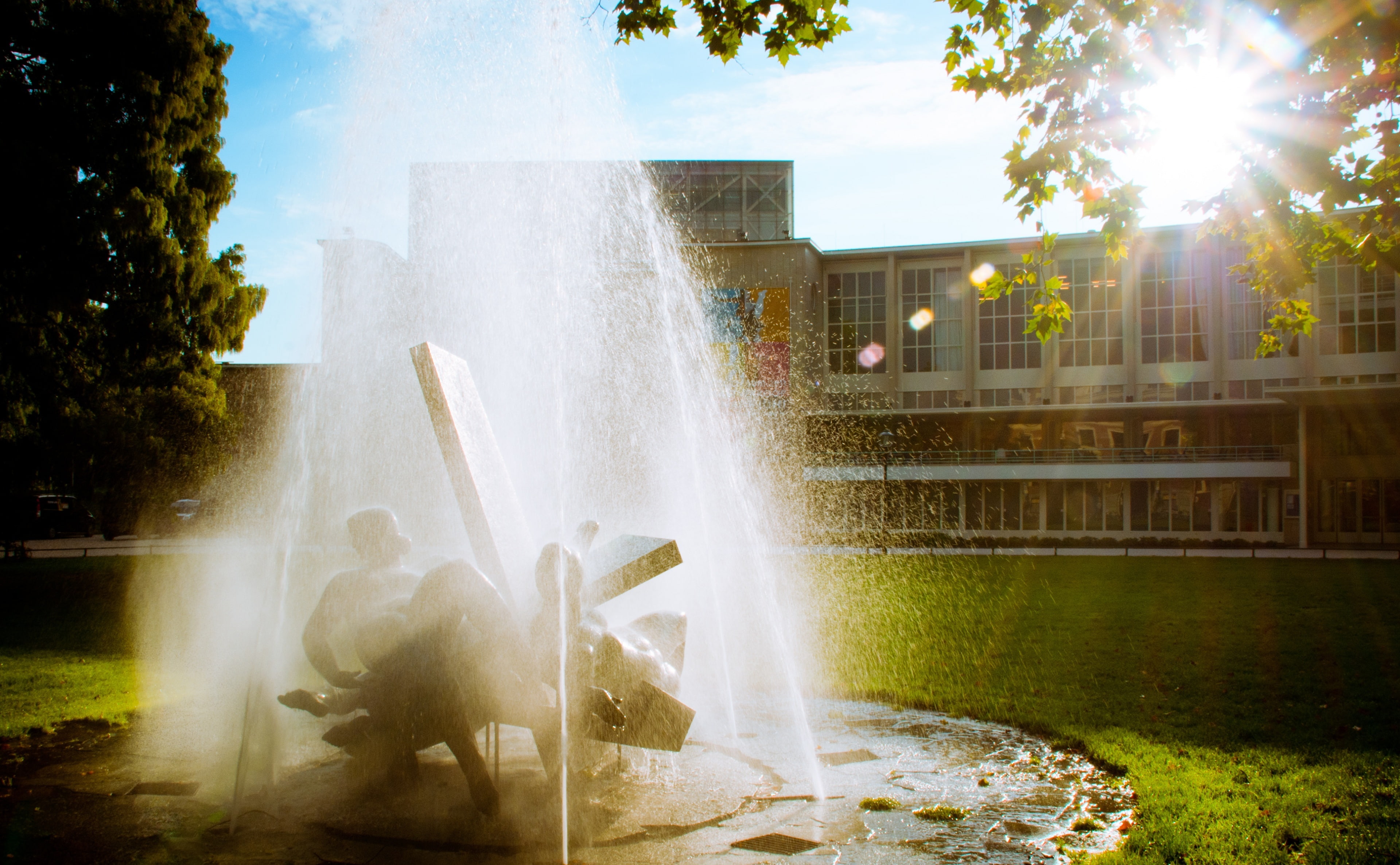 Drops, Fountain, day, City, 4K, Sunlight, building exterior, Europe, sky, Rays, two people, structure, Netherlands, spraying, Photography, tree, white, HD Wallpaper