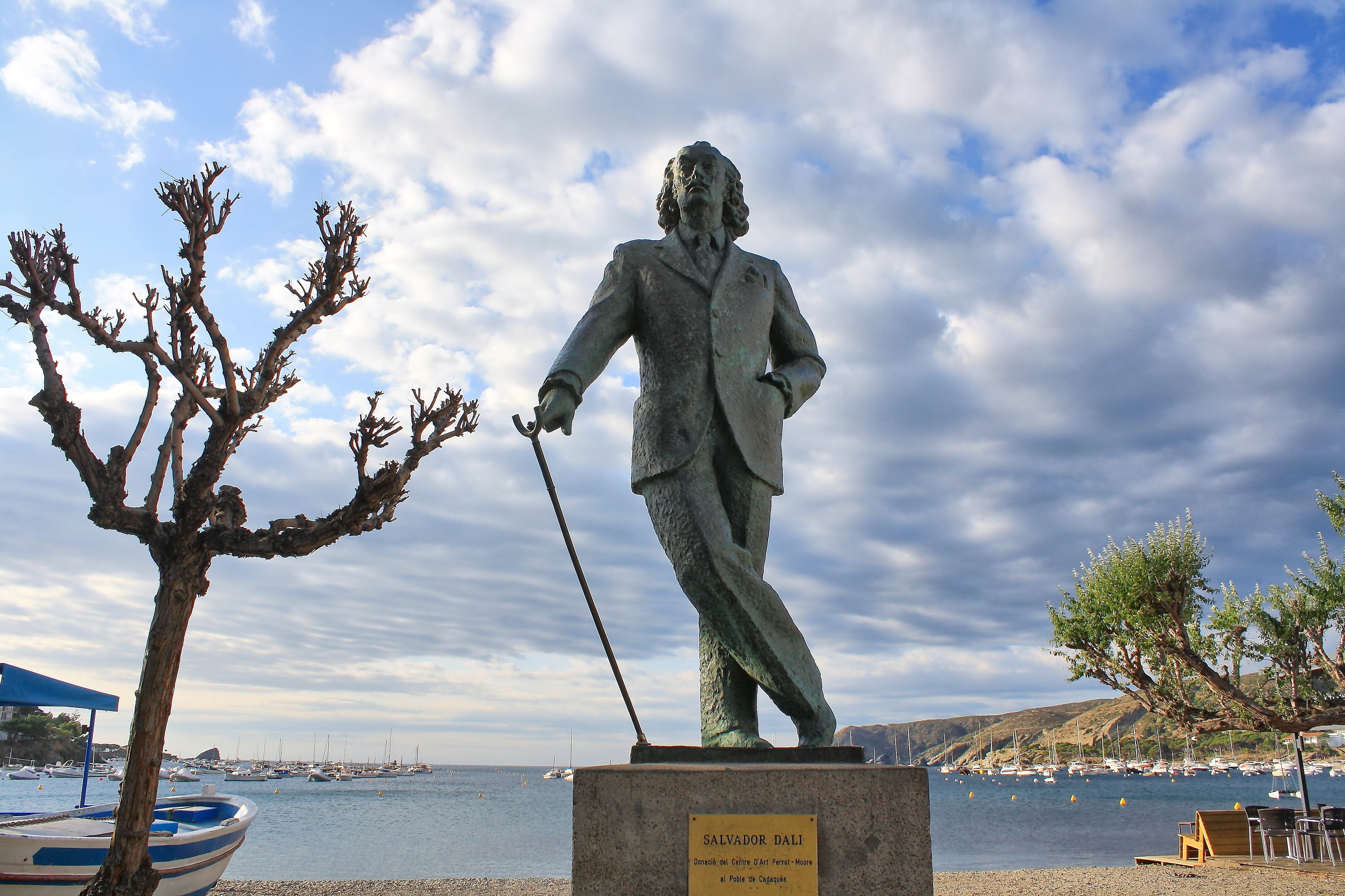 tree, sky, craft, statue, plant, day, memorial, representation, painter, male likeness, surrealism, no people, genius, monument, sculpture, human representation, HD Wallpaper