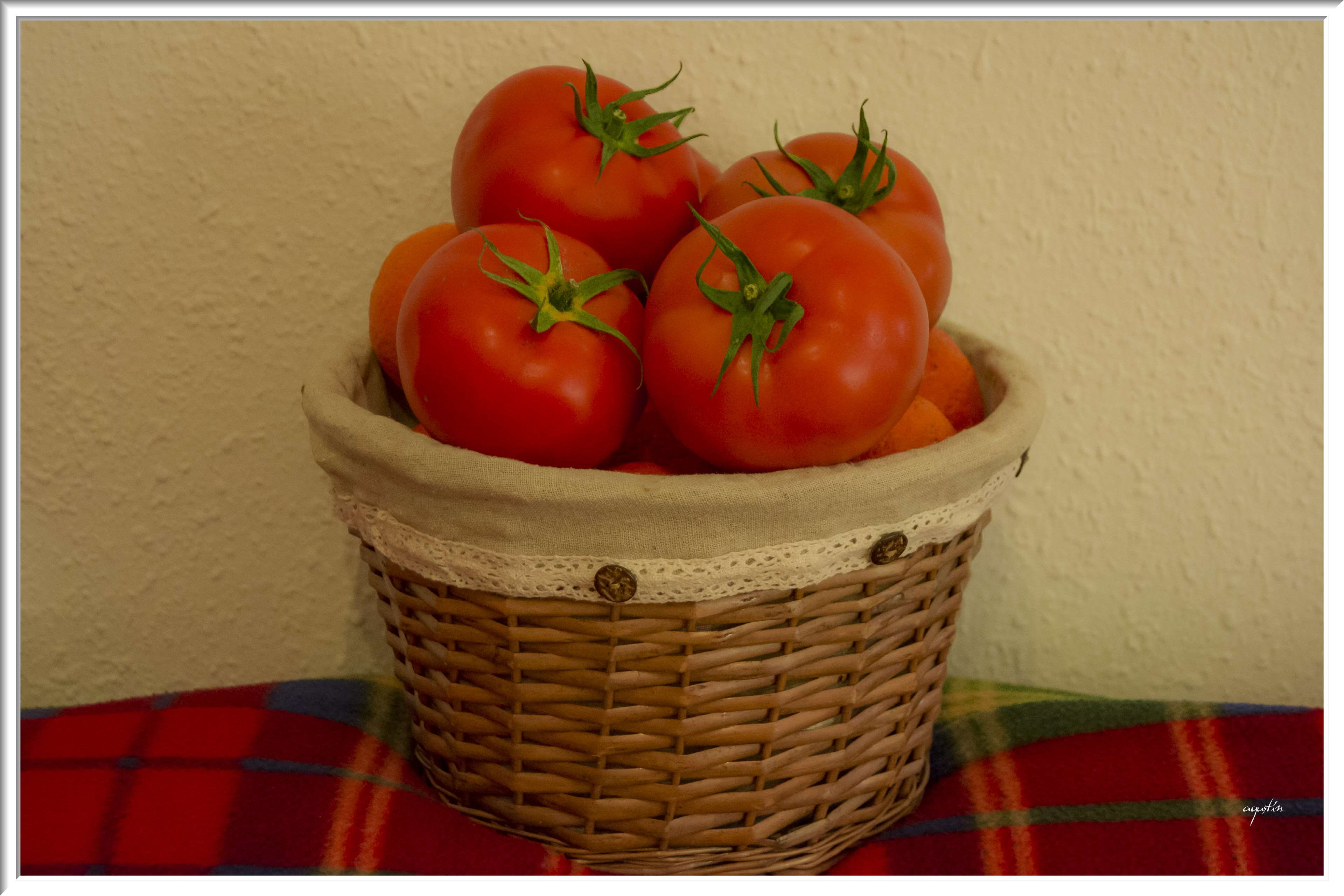 wicker, food, tomates, still life, container, transfer print, wall - building feature, healthy eating, 4K, indoors, no people, basket, tomato, day, fruit, HD Wallpaper