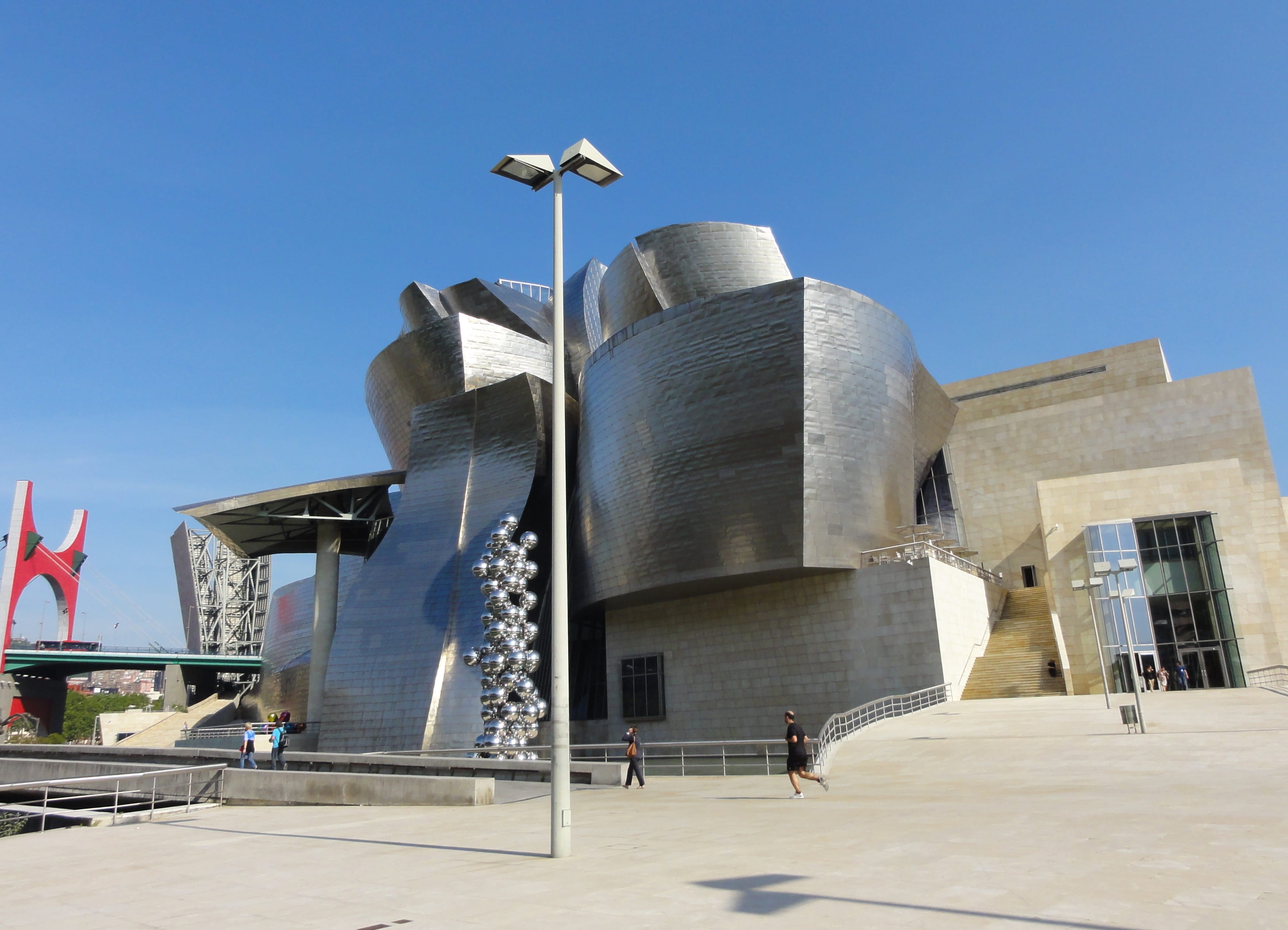 city life, full length, city, sunny, travel destinations, outdoors, spain, europe, clear sky, Bilbao, travel, 2K, sky, museum, futurist, sunlight, nature, HD Wallpaper