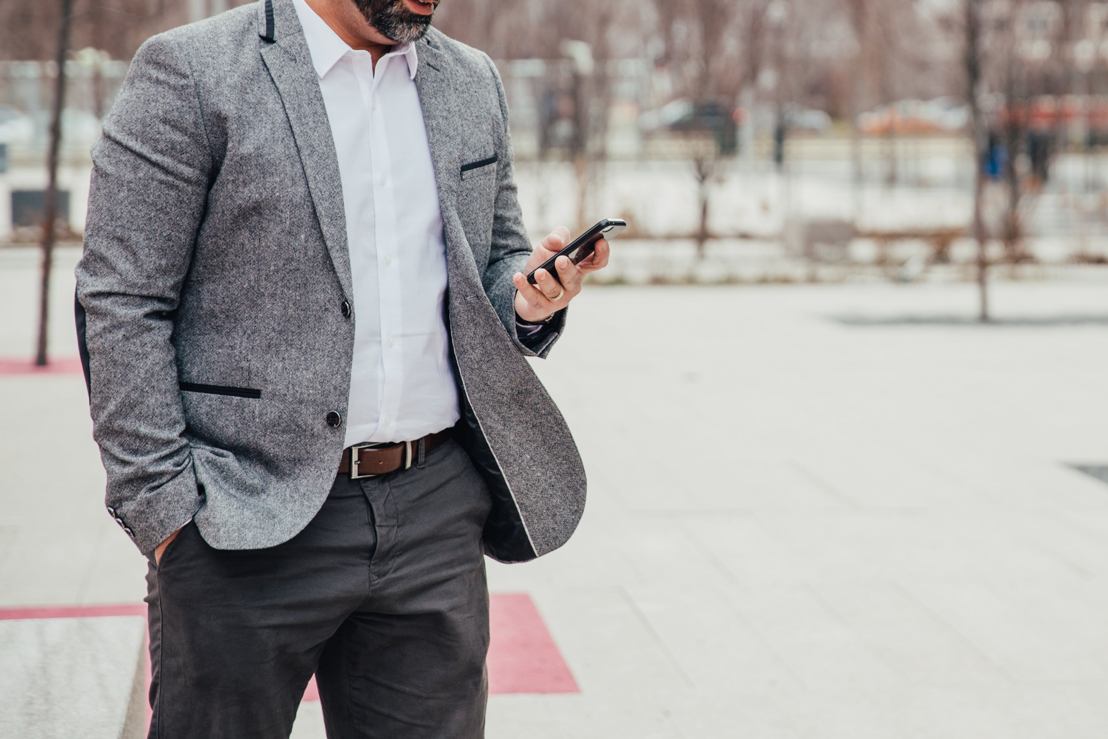 mobile phone, connection, well-dressed, Business, portable information device, Men, holding, suit, business person, technology, one person, city, entrepreneur, HD Wallpaper