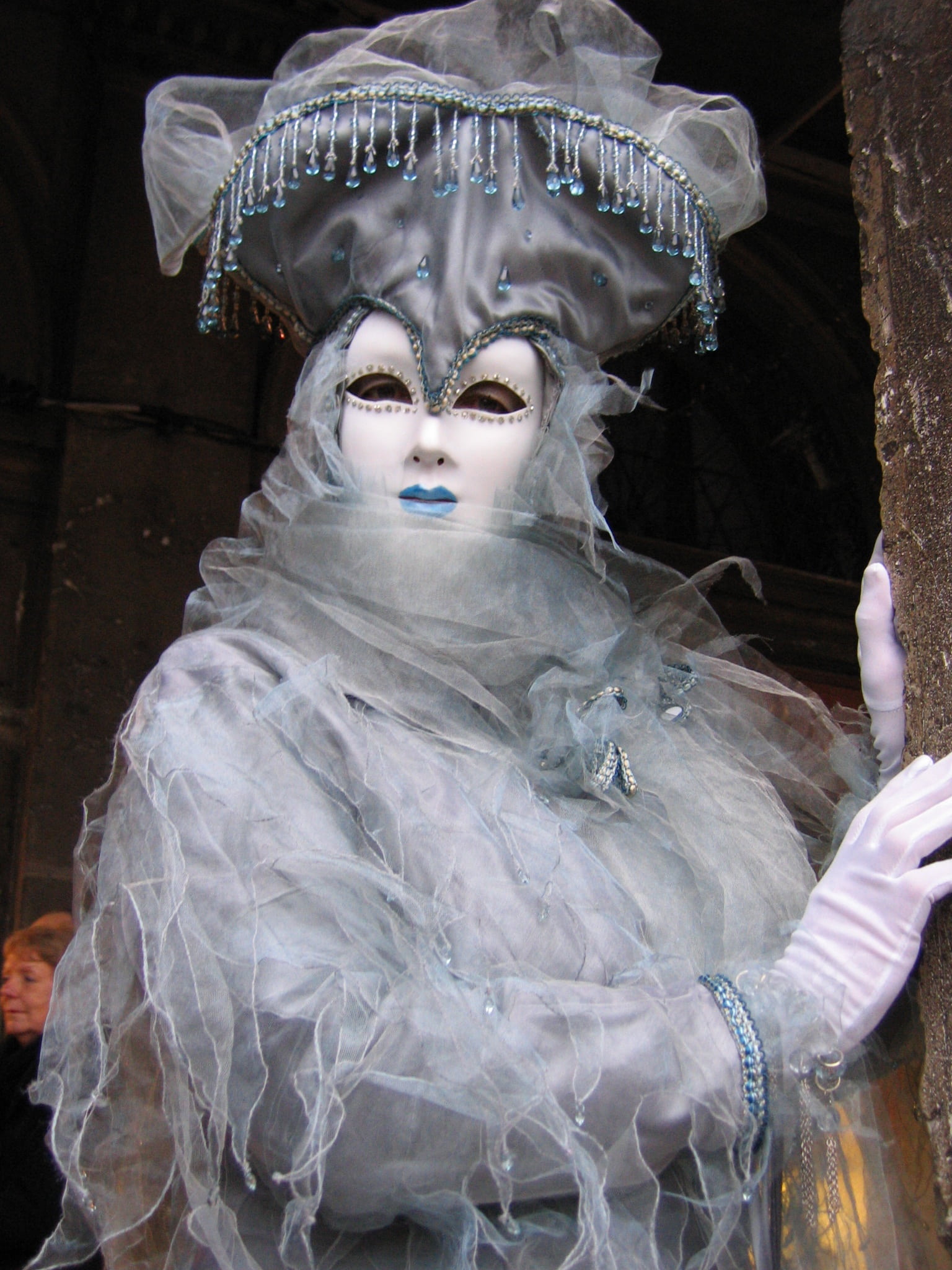 painted, jester, art and craft, architecture, white, 1080P, charm, religion, unrecognizable, female likeness, standing, disguised, mysterious, clown, venice, Phone HD Wallpaper