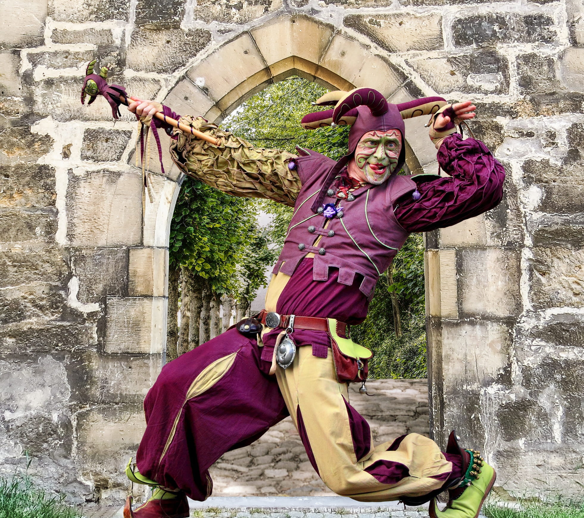 full length, traditional clothing, jester, concrete, spielmann, front view, arts culture and entertainment, ruin, medieval, stone wall, posing, standing, HD Wallpaper
