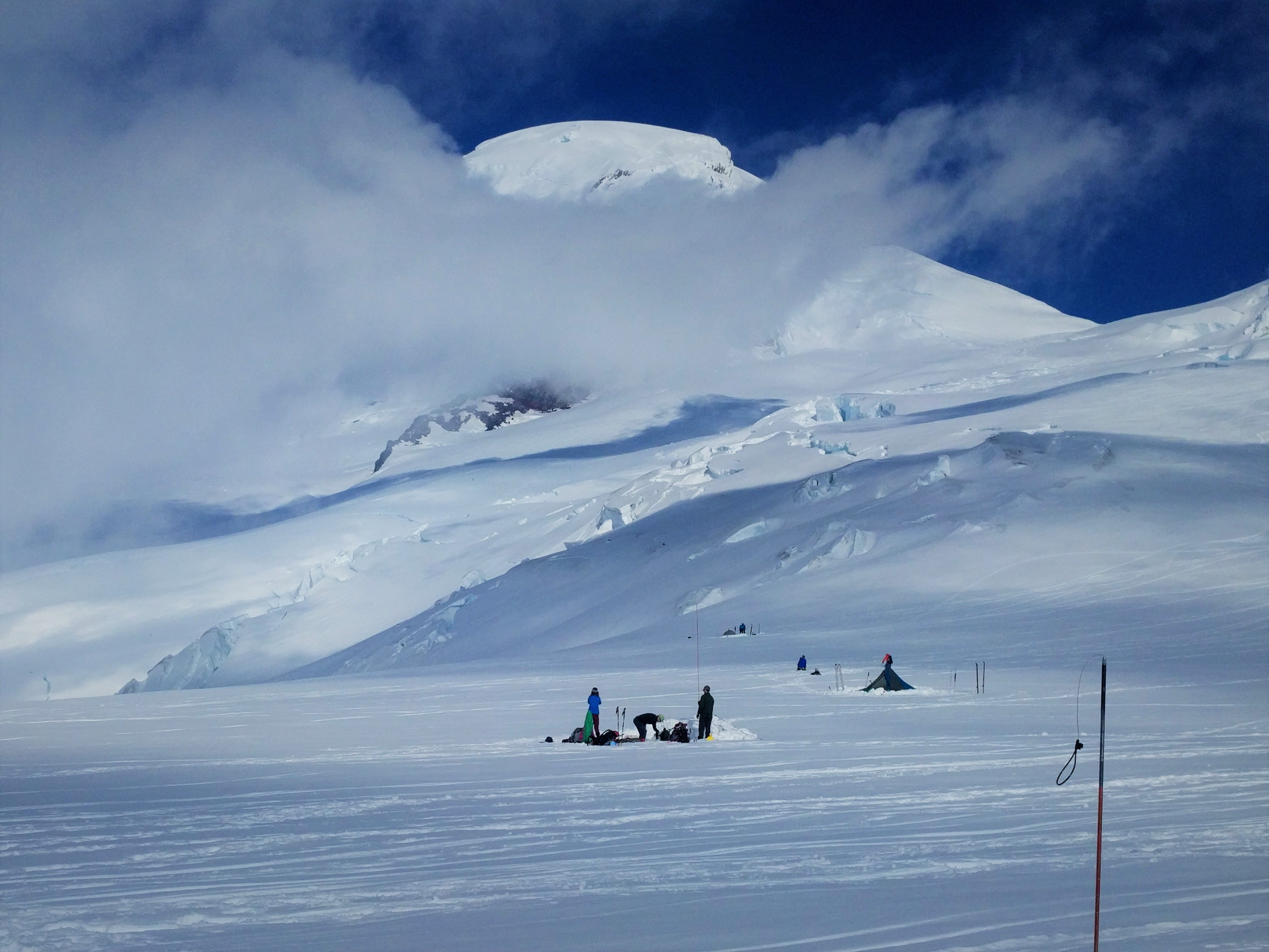 seek, group of people, snowcapped mountain, cloud, mountain, environment, adventure, 4K, day, white, mountain range, clouds, persons, outdoors, hide, sport, HD Wallpaper
