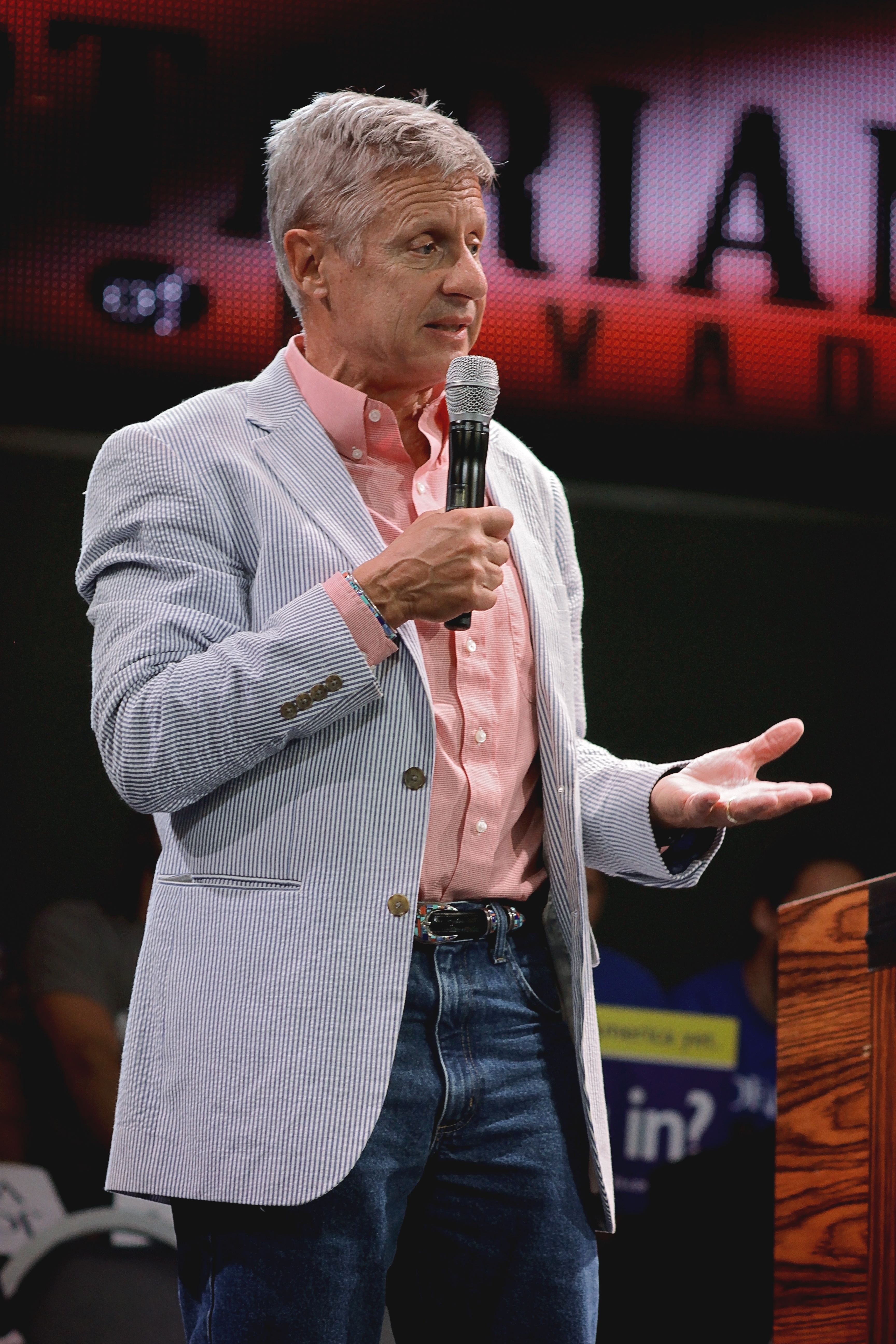 libertarian, candidate, lifestyles, presidential, real people, communication, libertarian party, election, talking, 2016, microphone, looking, gary johnson, Phone HD Wallpaper