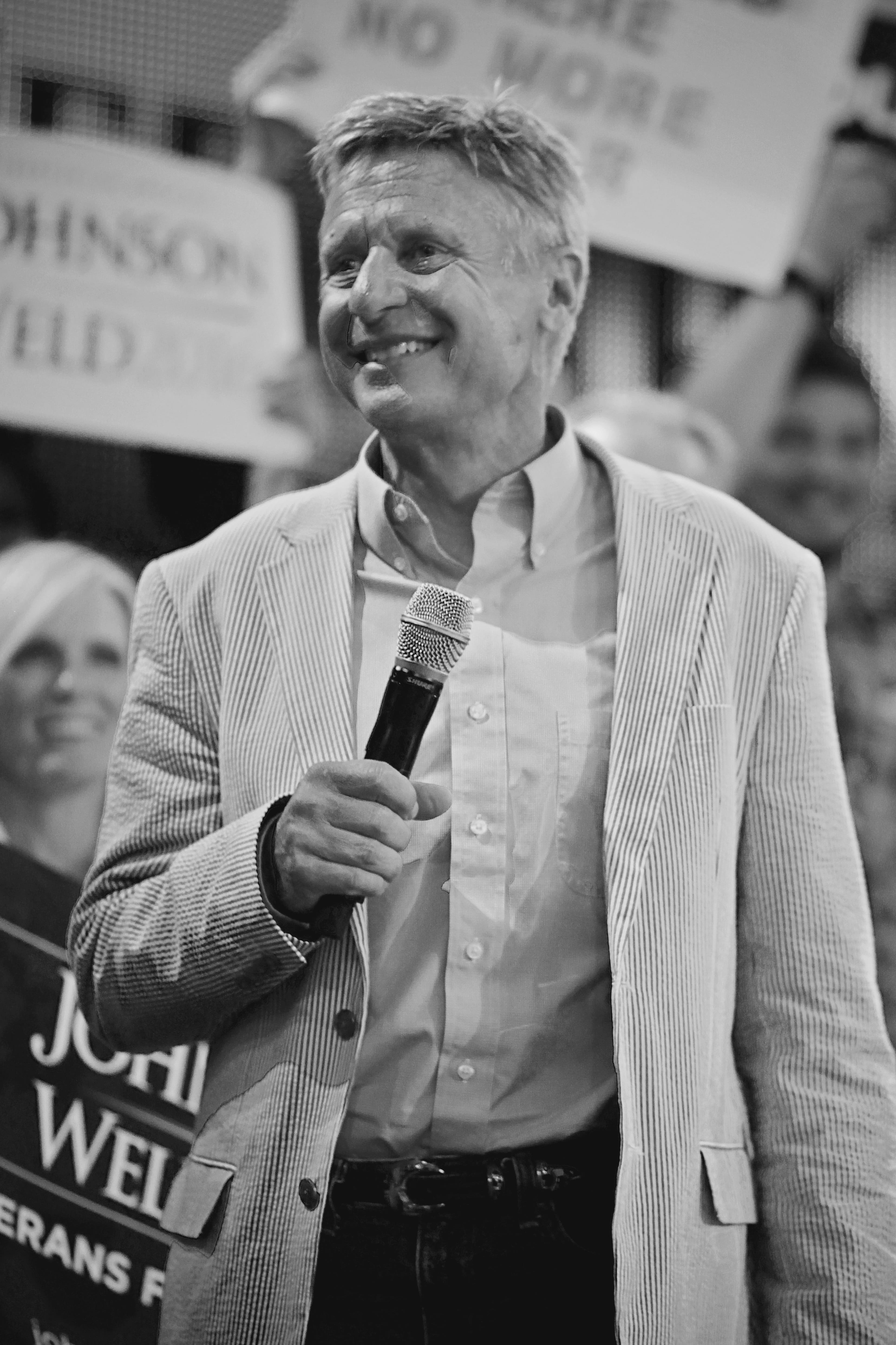 president, 4K, men, election, casual clothing, 2016, mature men, gary johnson, waist up, looking, looking away, real people, western script, mature adult, Phone HD Wallpaper