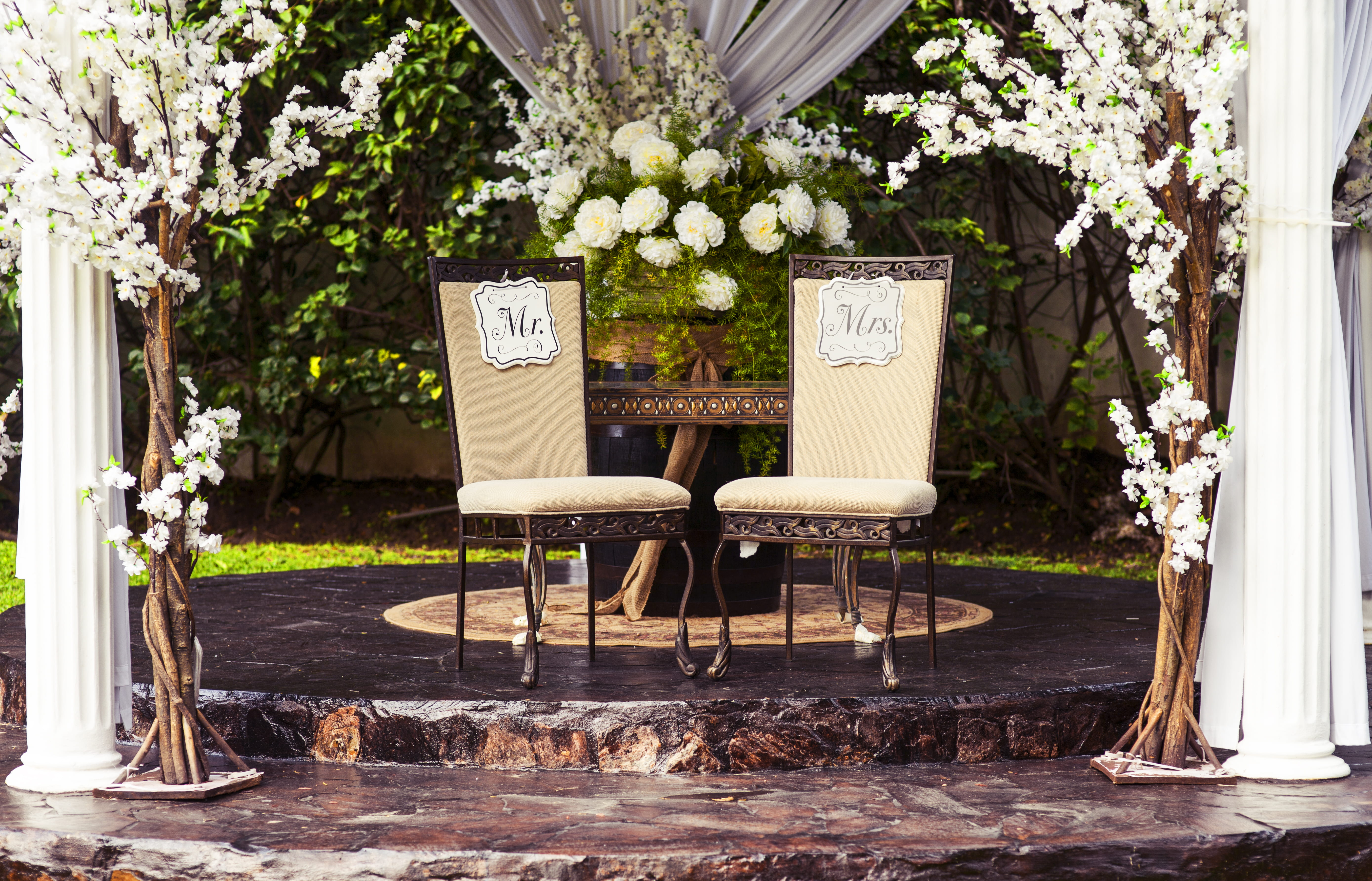 flower, mr, flowering plant, nature, no people, day, coming, furniture, architecture, 5K, potted plant, seat, table, outdoor chair, wedding, plant, tree, HD Wallpaper