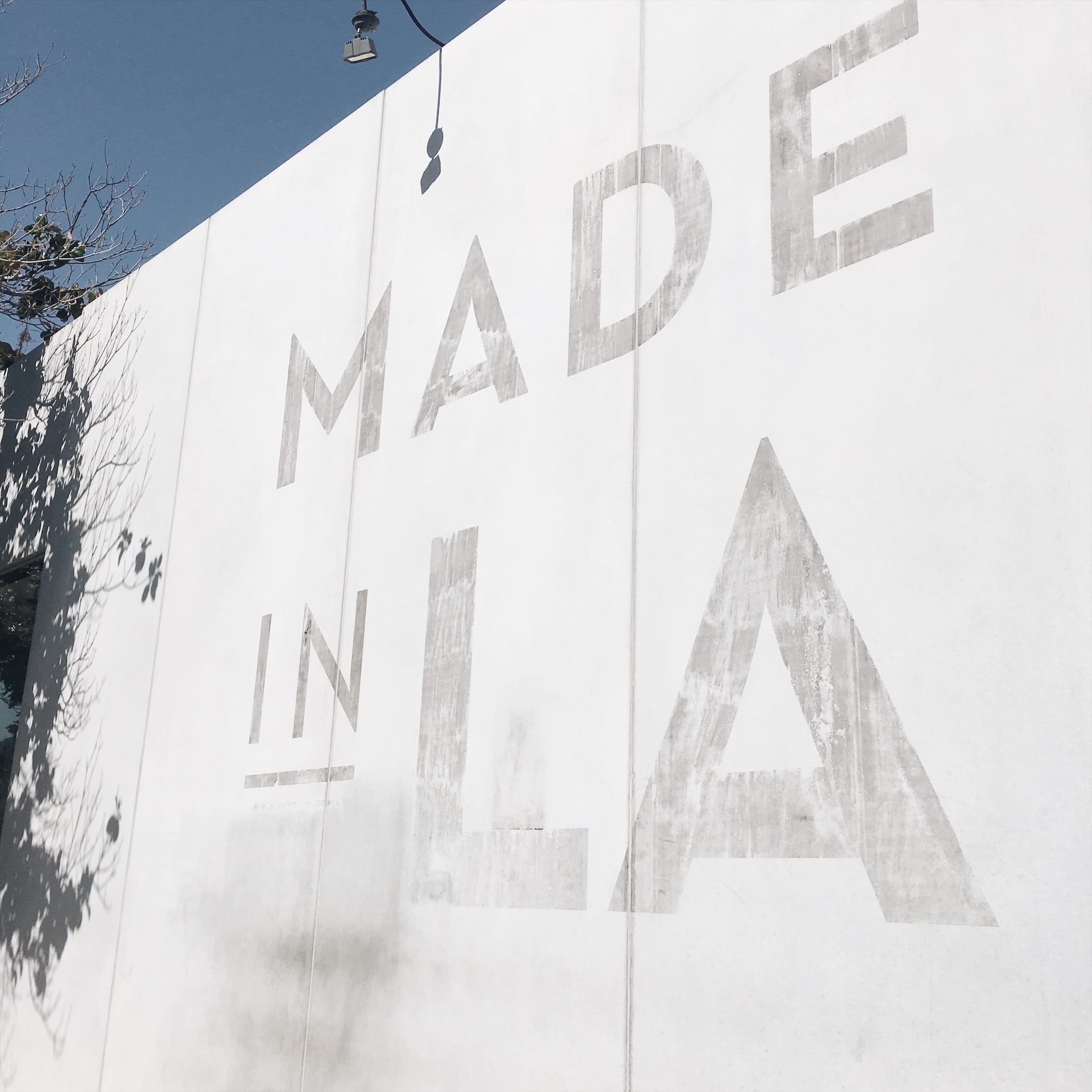 wall - building feature, directional sign, built structure, mural, melrose avenue, no people, sign, wall, 1080P, arrow symbol, concrete, guidance, " made in la" advertisement mural, Phone HD Wallpaper