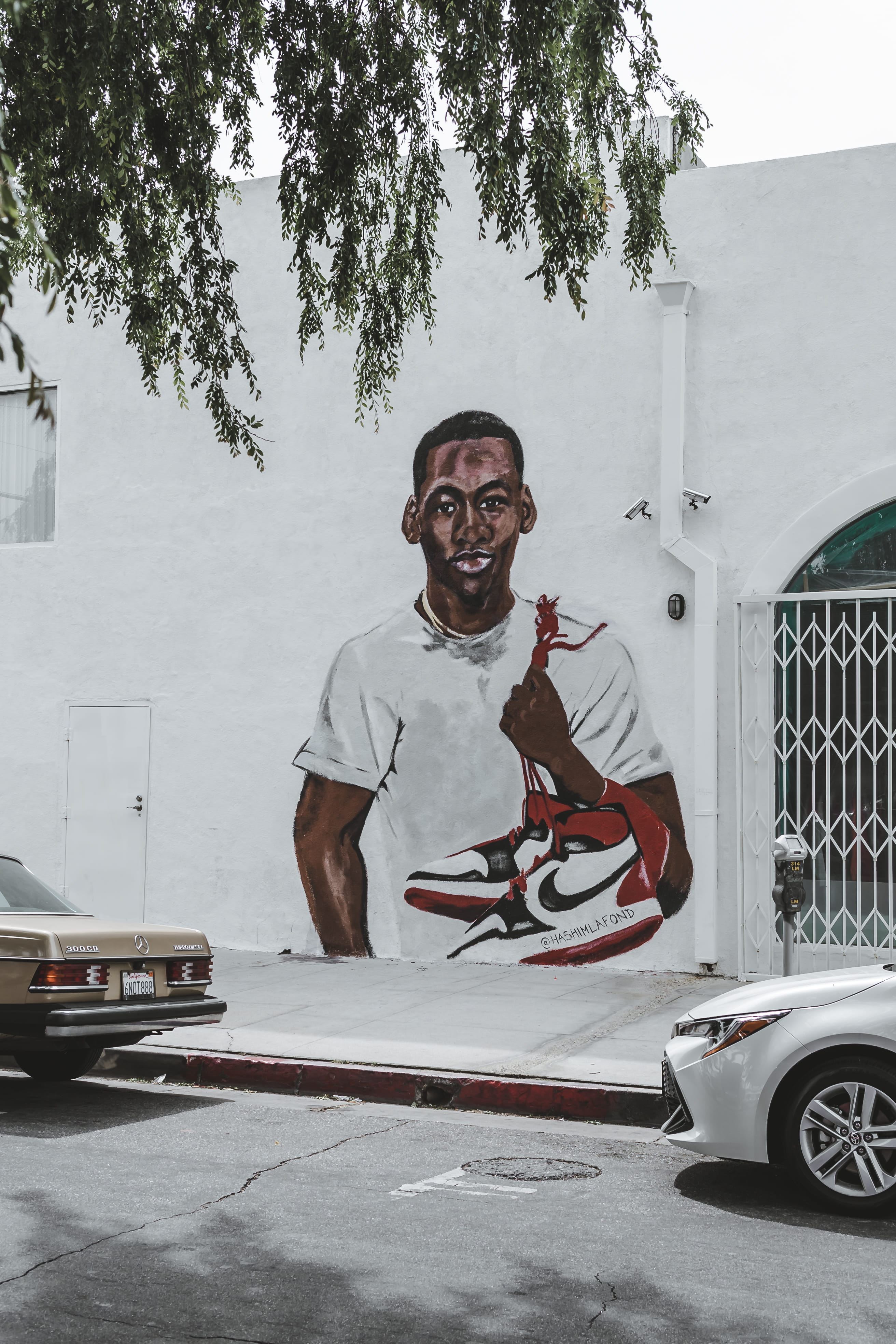 men, 4K, jumpman, mode of transportation, human, streetart, united states, city, transportation, los angeles, built structure, land vehicle, outdoors, Phone HD Wallpaper