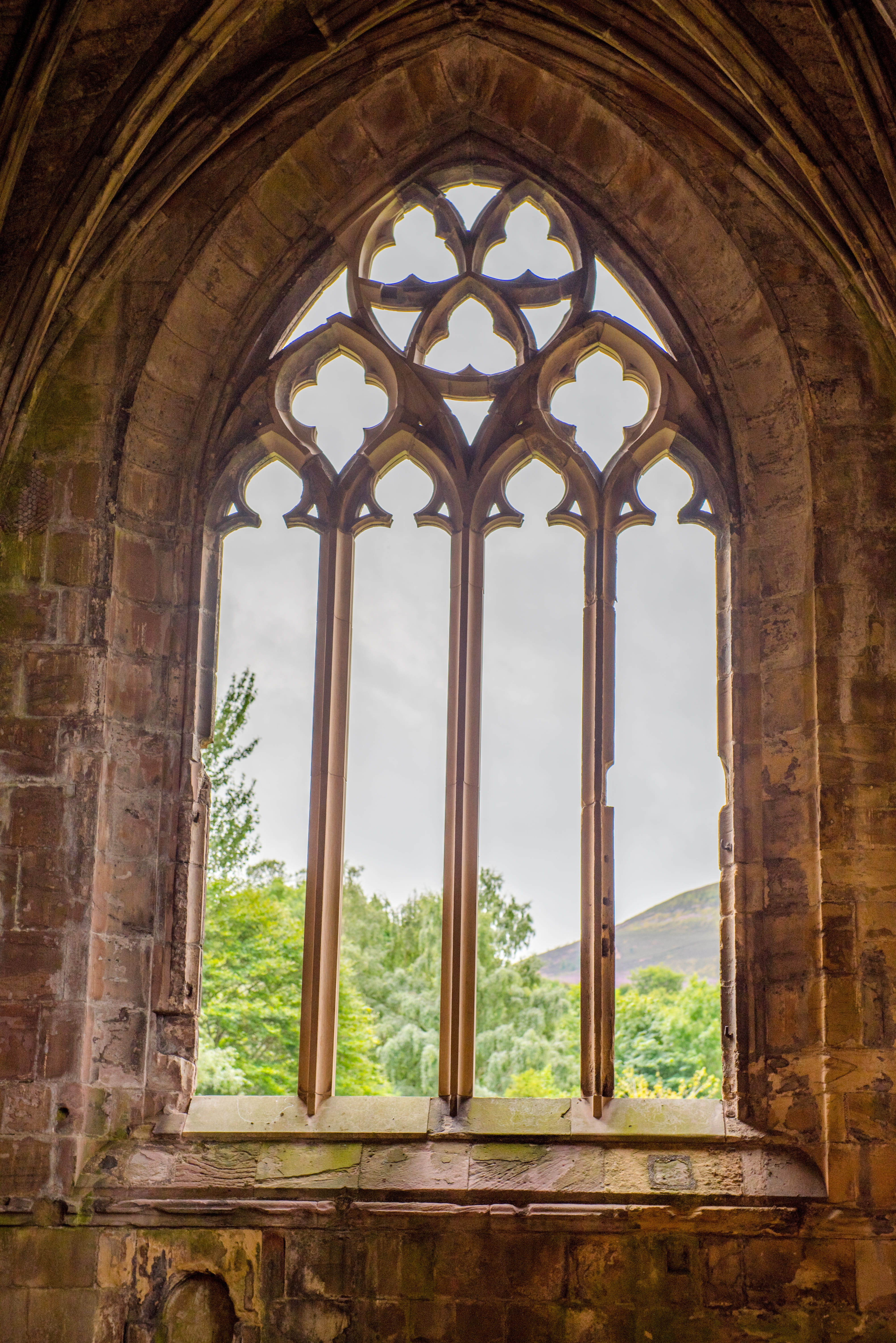 travel destinations, travel, stone, low angle view, place of worship, 5K, no people, sky, external perspective, abbey, tourism, historically, bars, religious, Phone HD Wallpaper