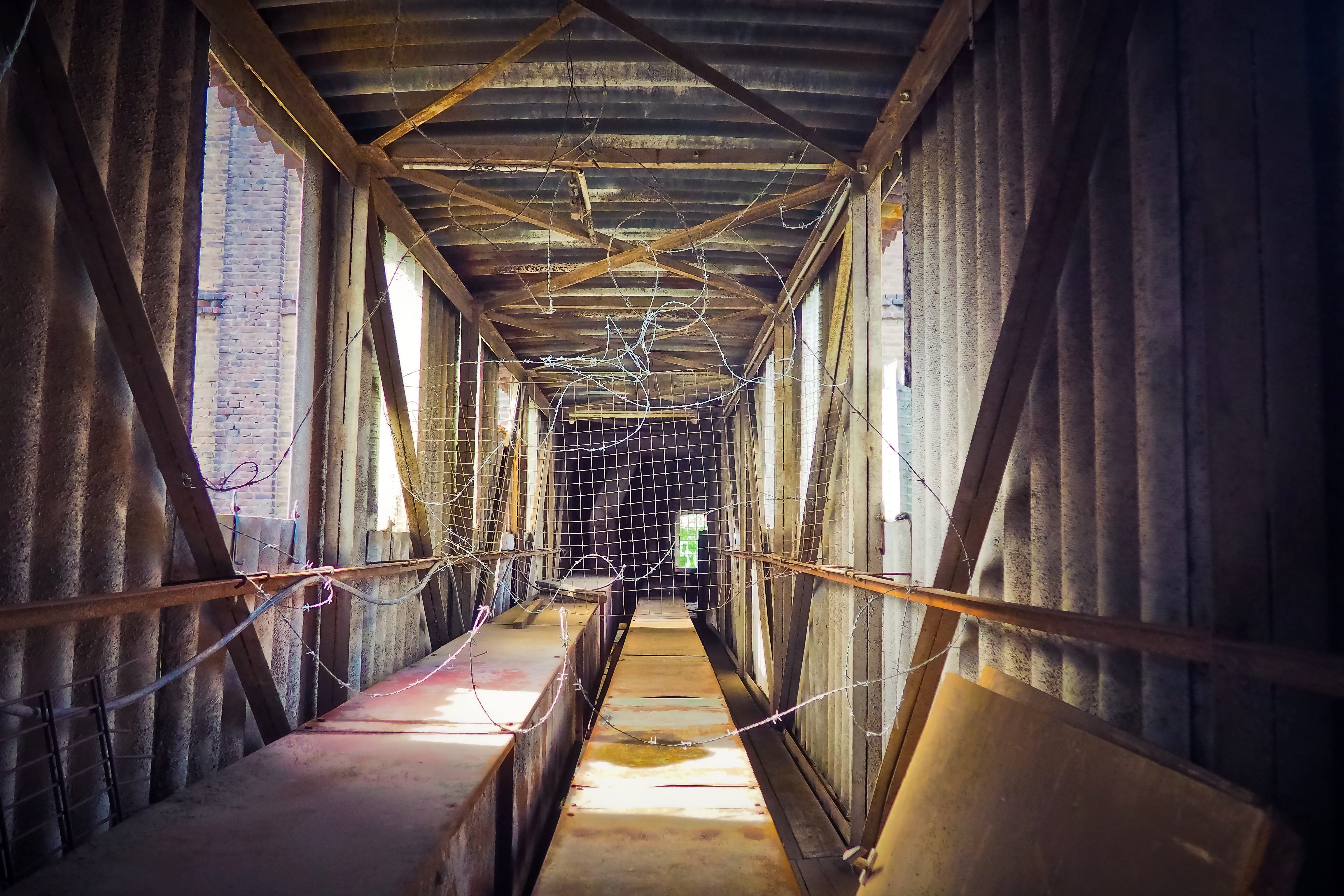 run down, dark, direction, lost places, ailing, grid, hall, the way forward, lapsed, architecture, bridge, dilapidated, transient, weird, destruction, wall painting, HD Wallpaper