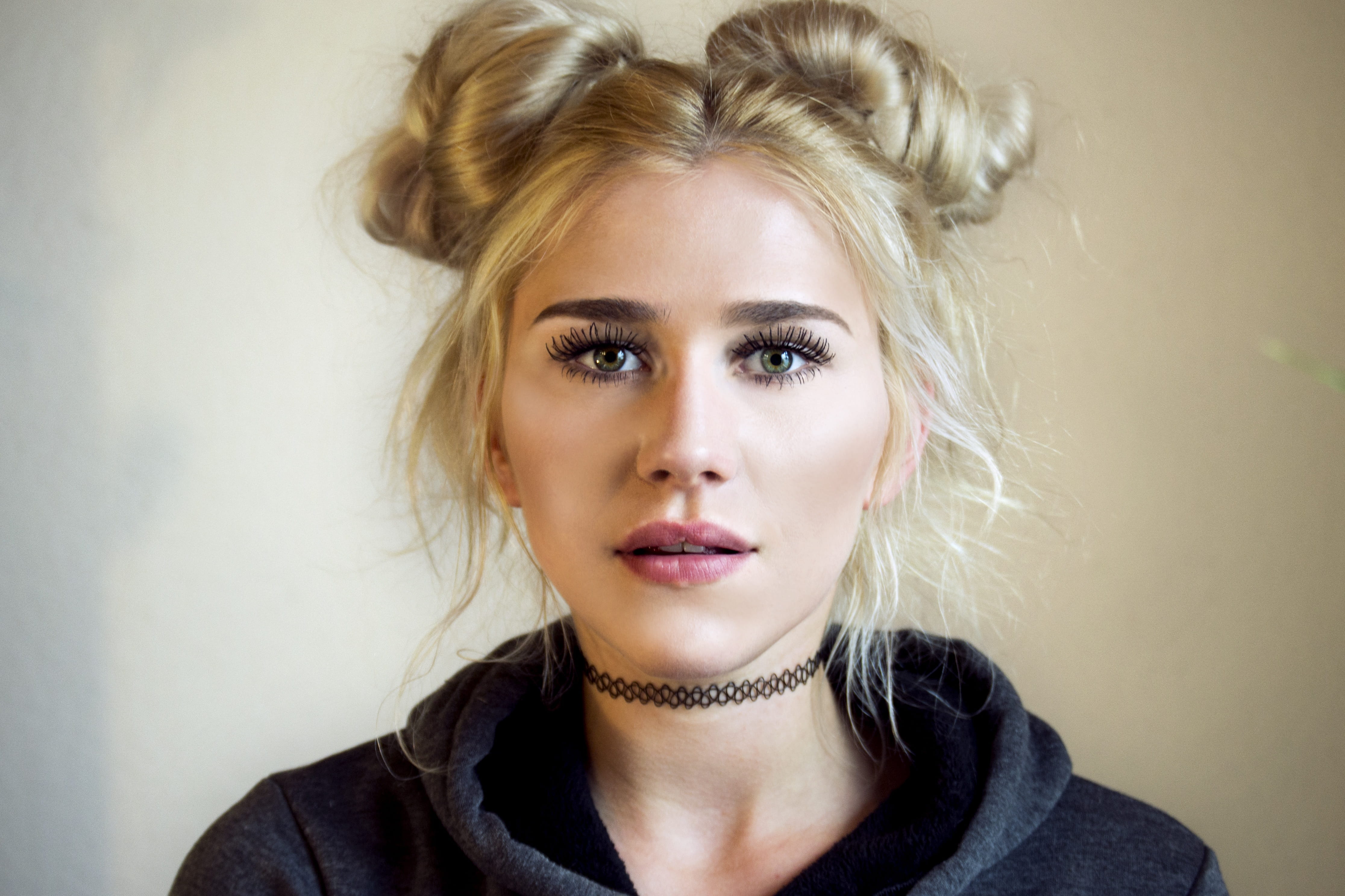 choker, teenager, feminine, young, front view, art, body part, looking at camera, hair, blond, expression, women, make-up, adult, blond hair, young adult, HD Wallpaper