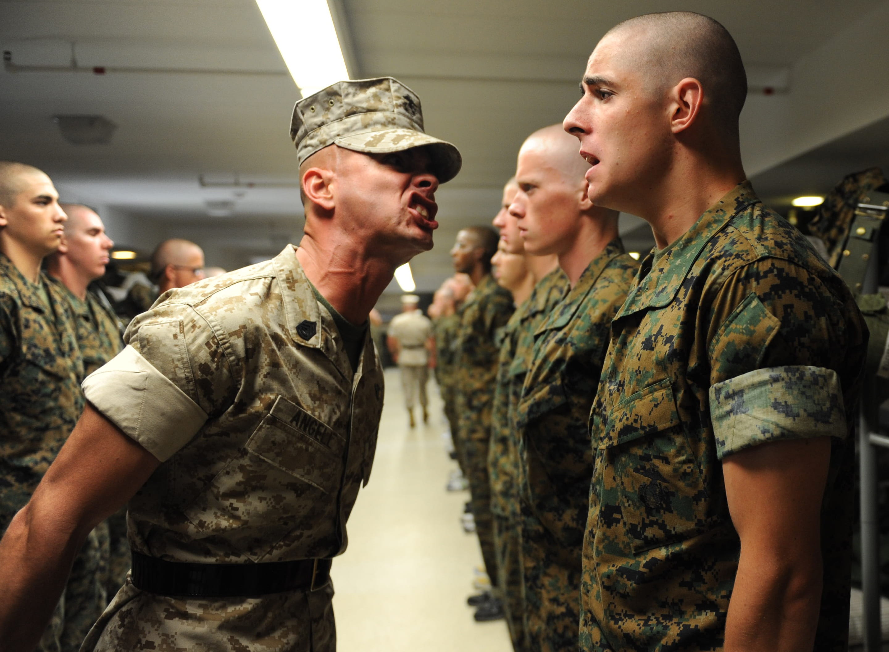 service, emotional, clothing, teach, inside, army soldier, armed forces, standing, people, adult, usa, building, military, wearing, army, men, instructions, HD Wallpaper