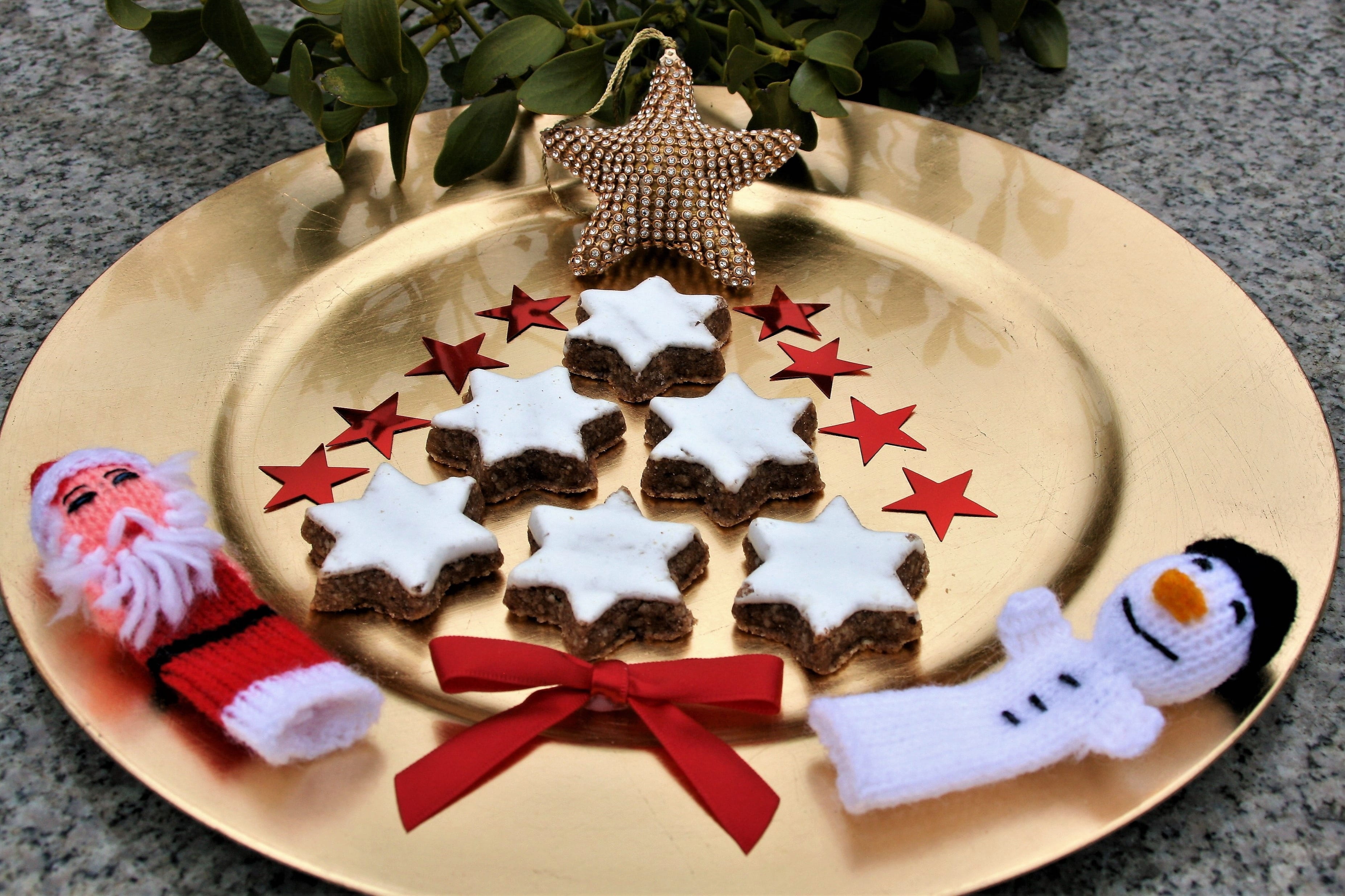 closeup, cloudy, christmas decoration, representation, plate, cookies, still life, indoors, appetizer, holidays, santa claus, holiday, creativity, bow, HD Wallpaper