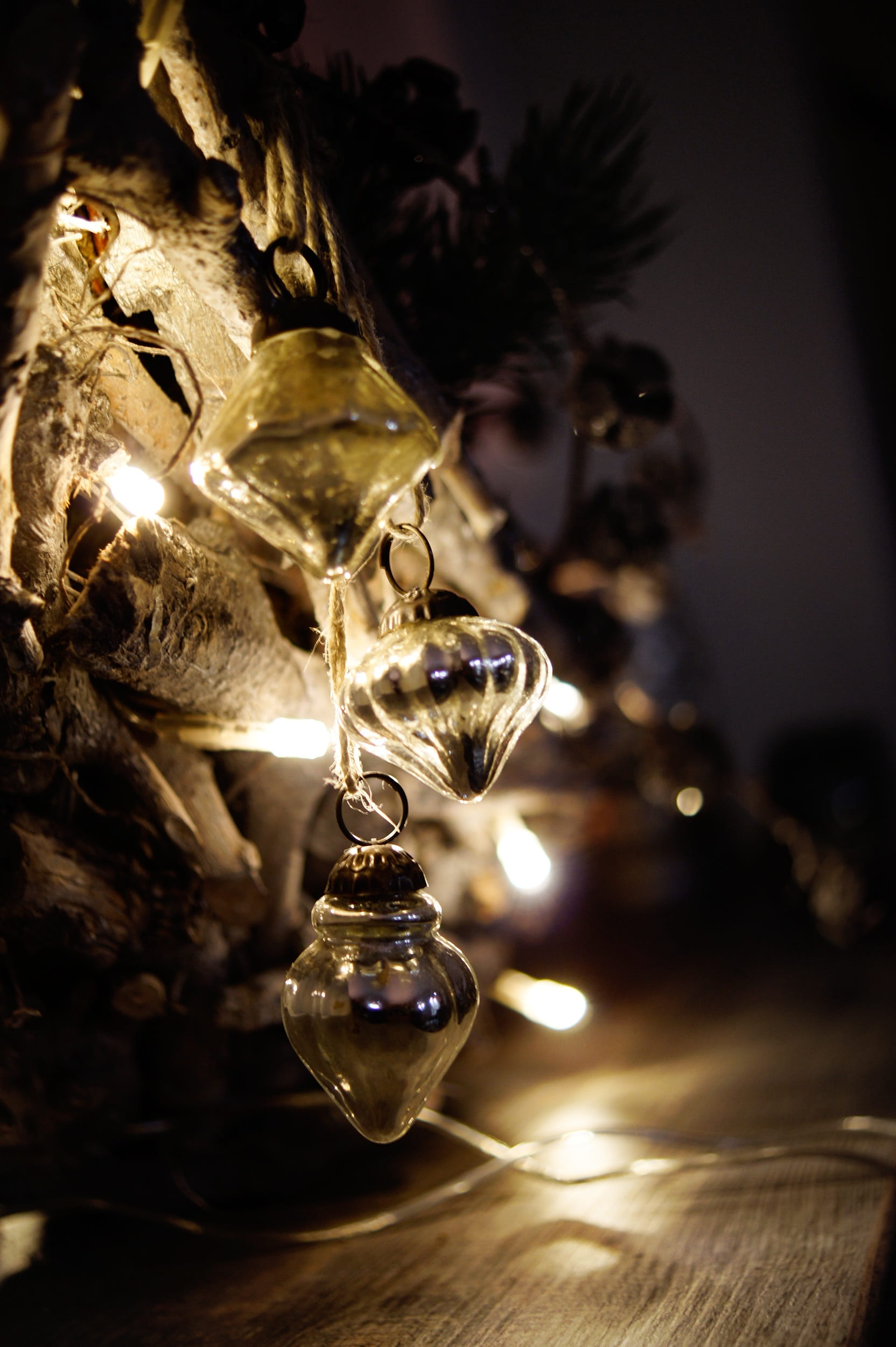 end of the year, indoors, christmas tree, close-up, advent, 1080P, light, focus on foreground, ornate, jewellery, electric lamp, tree, celebration, christmas decoration, Phone HD Wallpaper