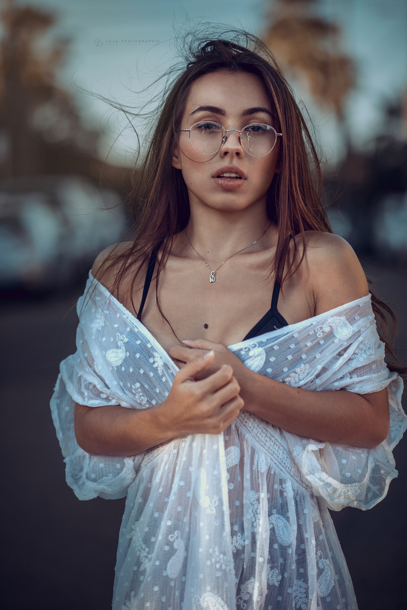 women, Julien Fischer, 1080P, portrait display, women outdoors, looking at viewer, windy, bare shoulders, model, necklace, brunette, women with glasses, Phone HD Wallpaper