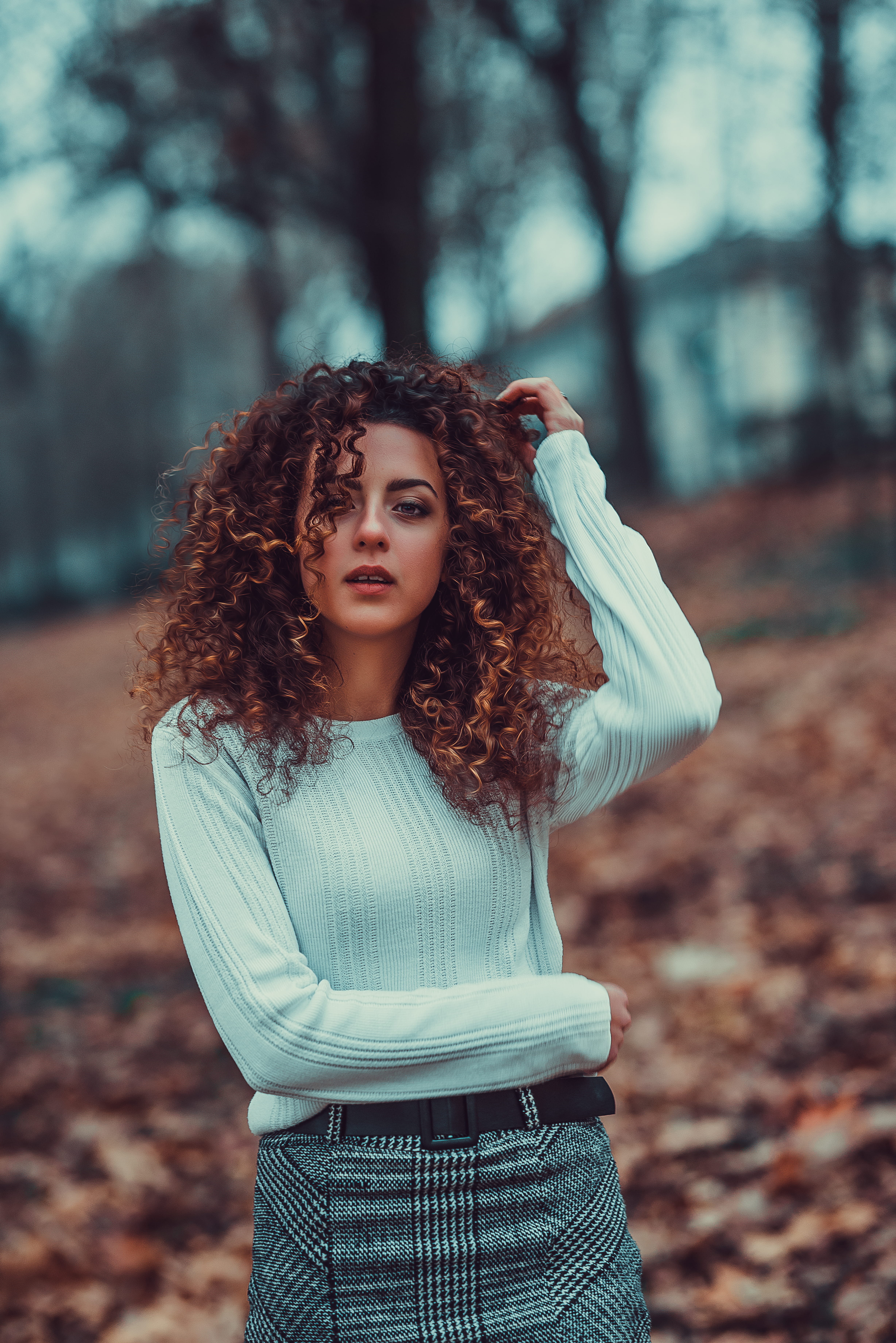 beautiful woman, tree, contemplation, plaid, hairstyle, curly hair, brunette, outdoors, pretty, woman, women, white, real people, posing, skirt, 5K, hair, Phone HD Wallpaper