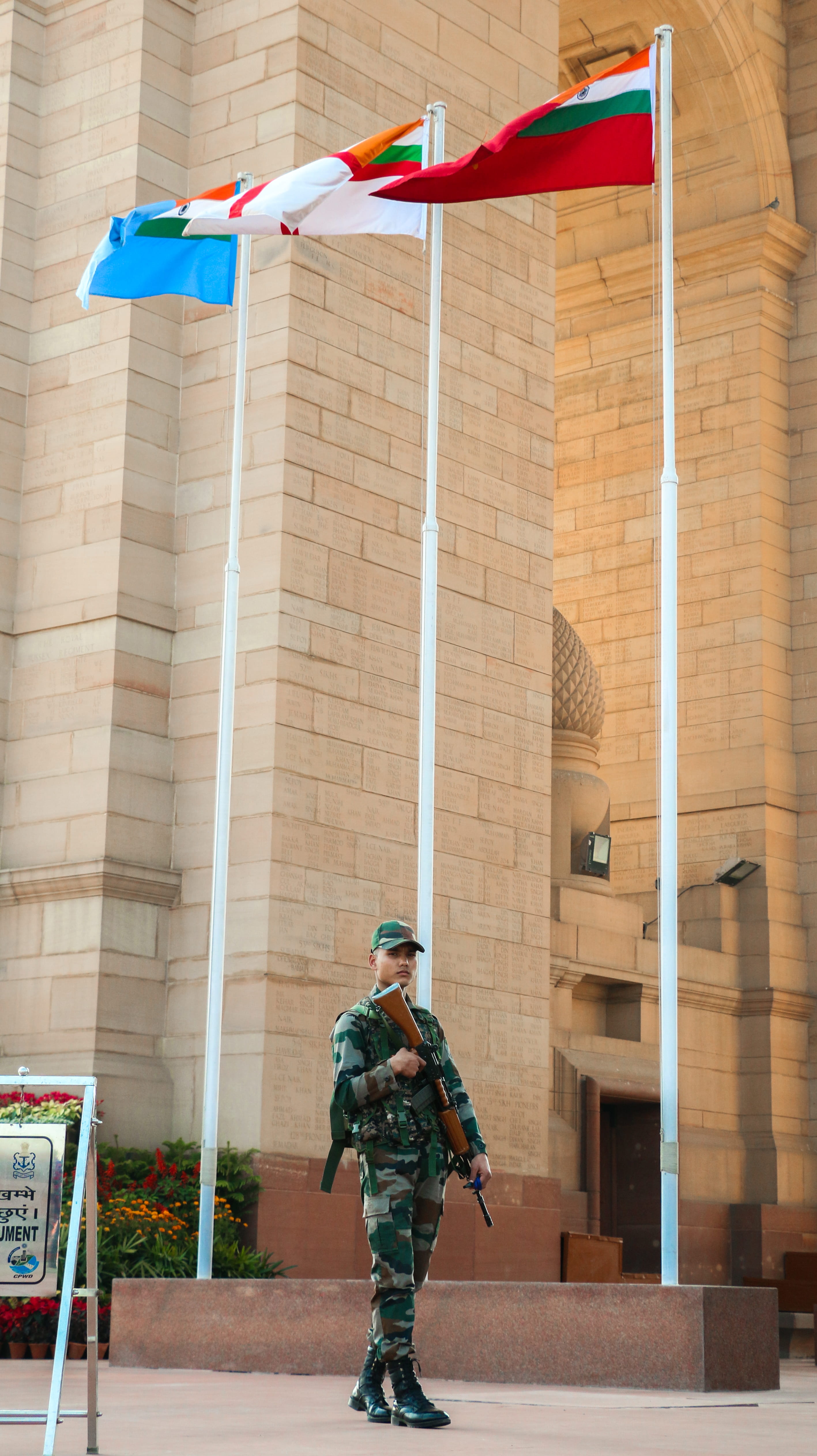 plaid, standing, camouflage clothing, crowd, person, built structure, beside, flags, real people, patriotism, armed forces, full length, military uniform, Phone HD Wallpaper