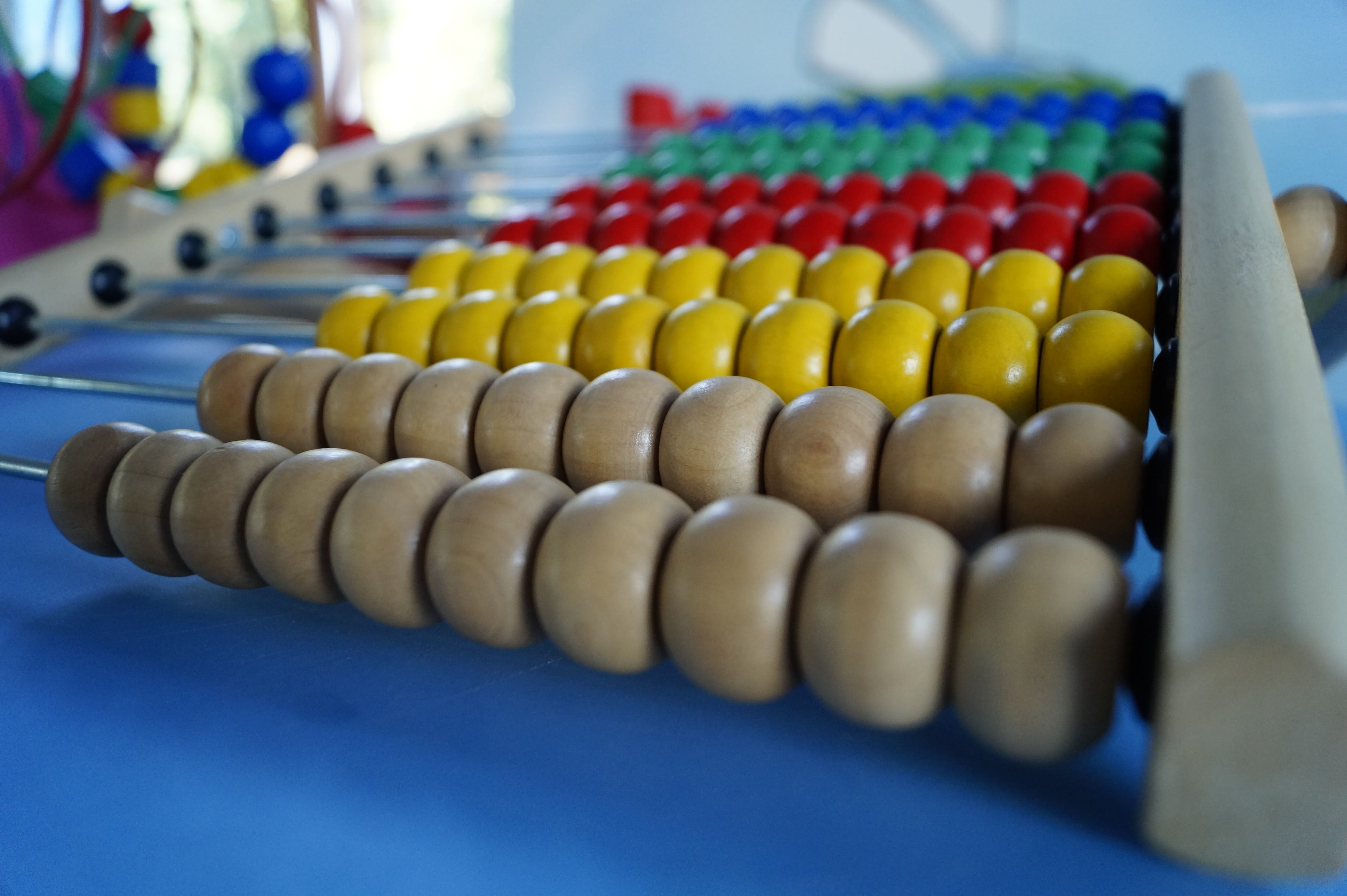 blue, wood - material, count, table, healthcare and medicine, in a row, order, 4K, multi colored, business, Learning, education, Abacus, mathematics, close-up, HD Wallpaper