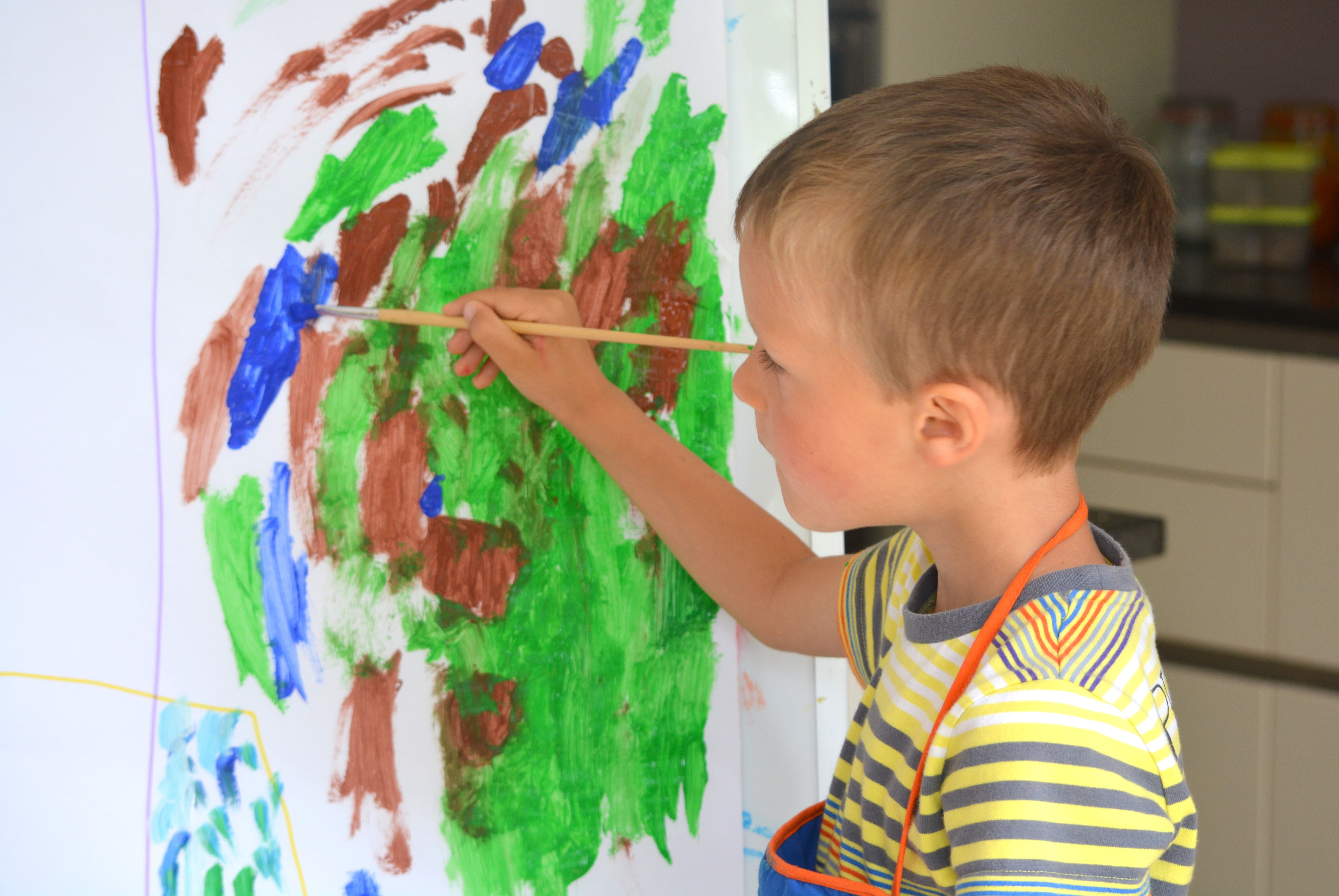 easel, 5K, one person, brush, learning, multi colored, boy, child, innocence, people, leisure activity, indoors, lifestyles, males, men, offspring, artist, HD Wallpaper