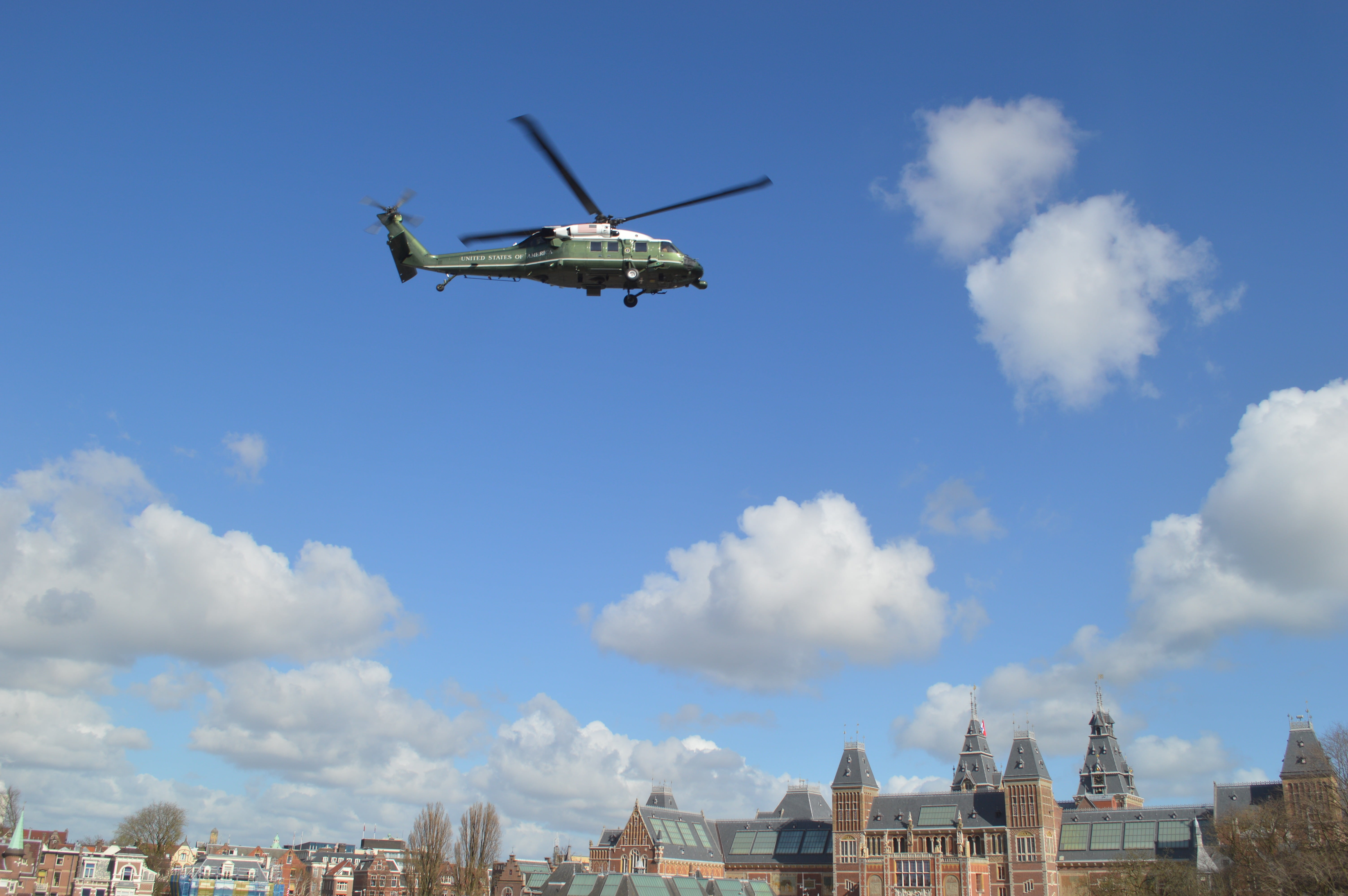transportation, 5K, government, motion, outdoors, mid-air, nature, no people, on the move, built structure, mode of transportation, helicopter, architecture, HD Wallpaper
