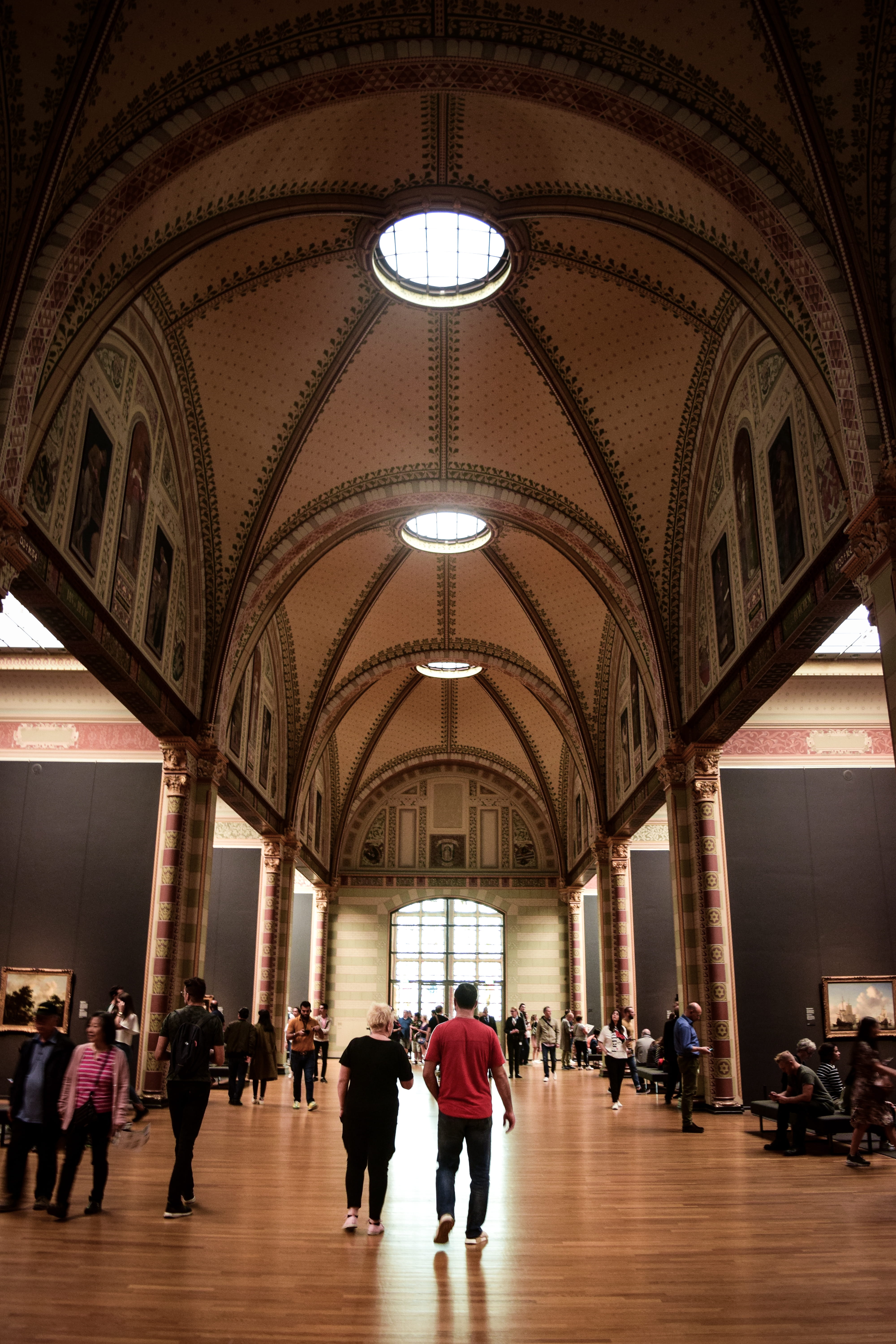 arch, arcade, large group of people, building, men, museum, illuminated, travel destinations, ámsterdam, ceiling, built structure, museum interior, crowd, Phone HD Wallpaper