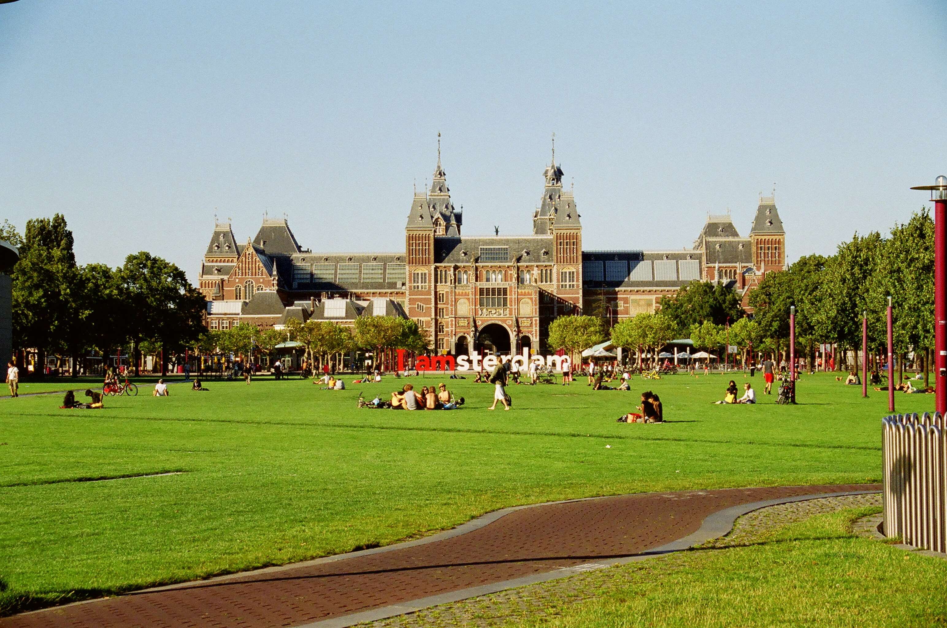 amsterdam, 2K, nature, religion, building, city park, tourism, large group of people, the past, sky, travel destinations, architecture, leisure activity, HD Wallpaper