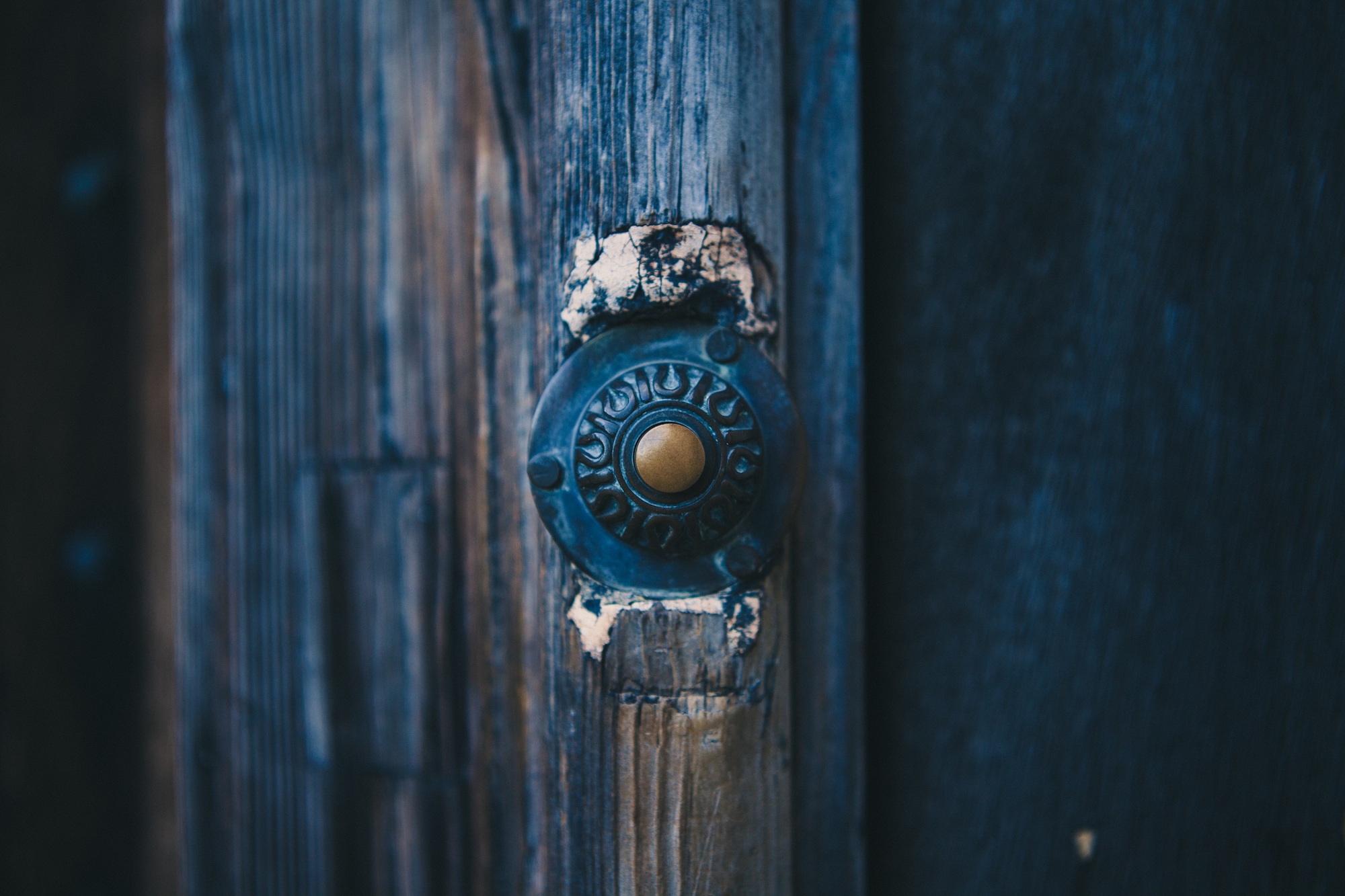 doorbell, rusty, home, wood, metal, old, animal wildlife, doorway, 1080P, rustic, antique, full frame, entry, vintage, security, lock, ornament, round, HD Wallpaper