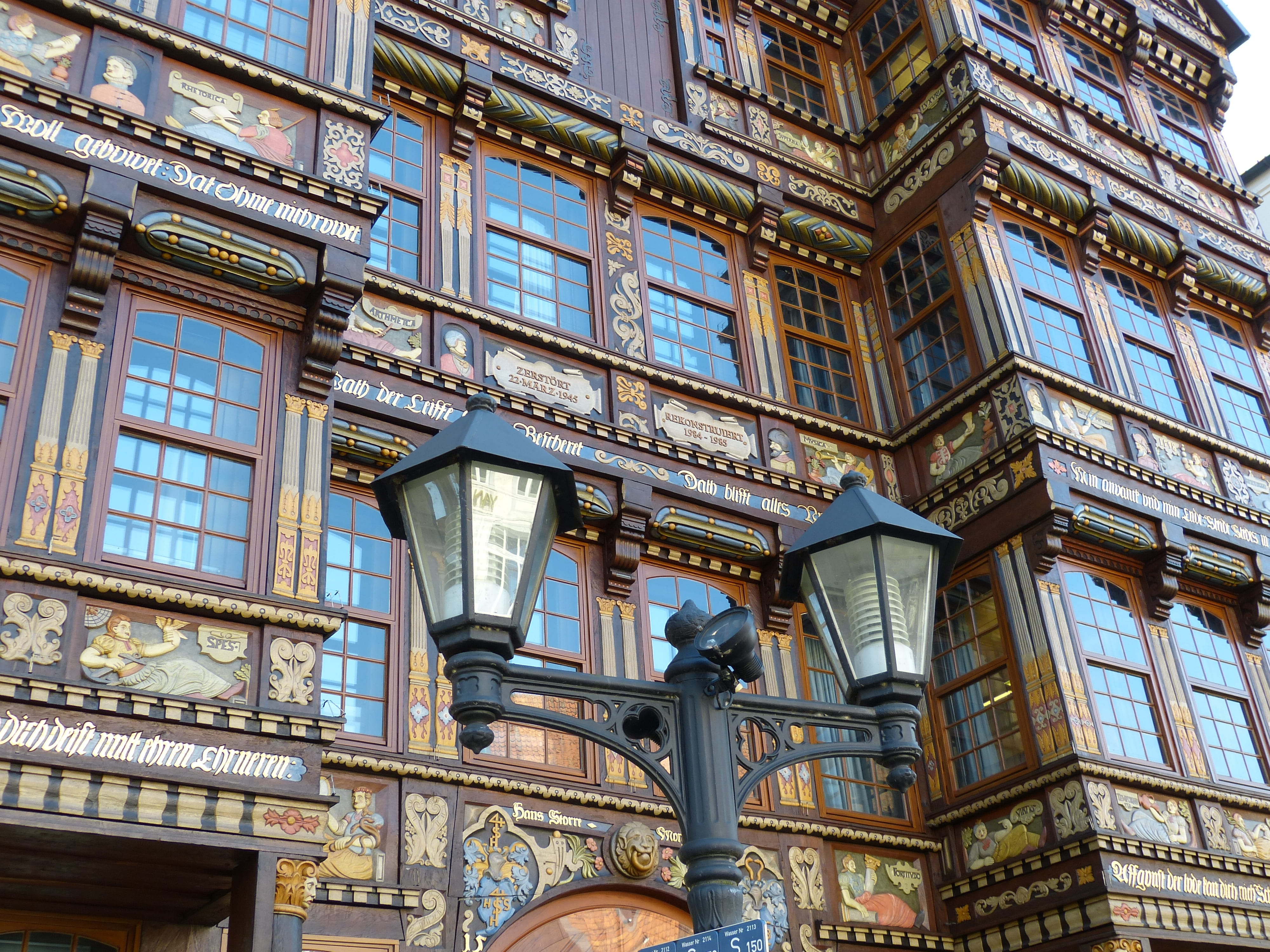 building, window, outdoors, facade, built structure, building exterior, lower saxony, no people, arch, ornate, low angle view, pattern, tourism, electric lamp, HD Wallpaper