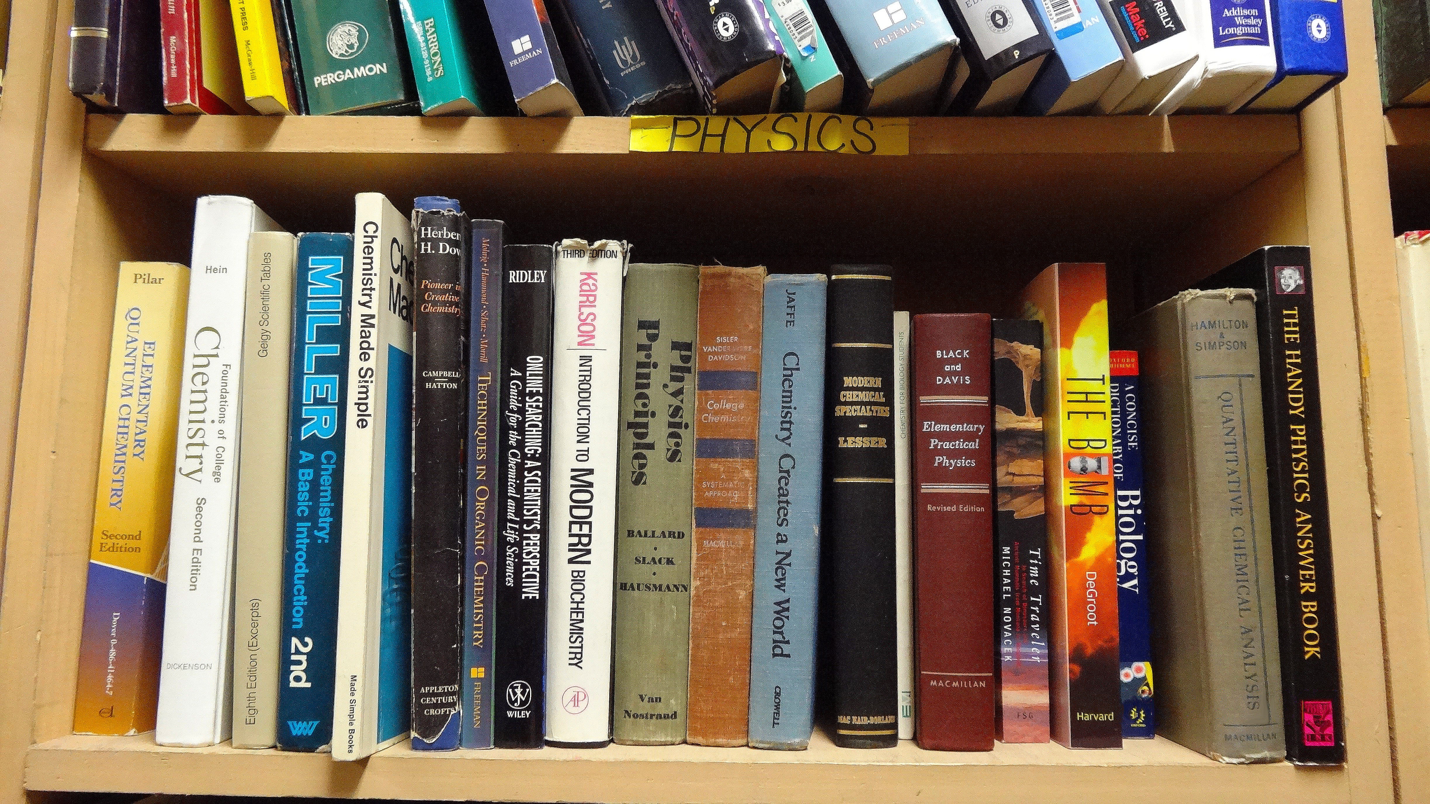 bookstore, table, textbook, choice, education, Physics, expertise, text, old books, knowledge, communication, large group of objects, publication, Old, HD Wallpaper