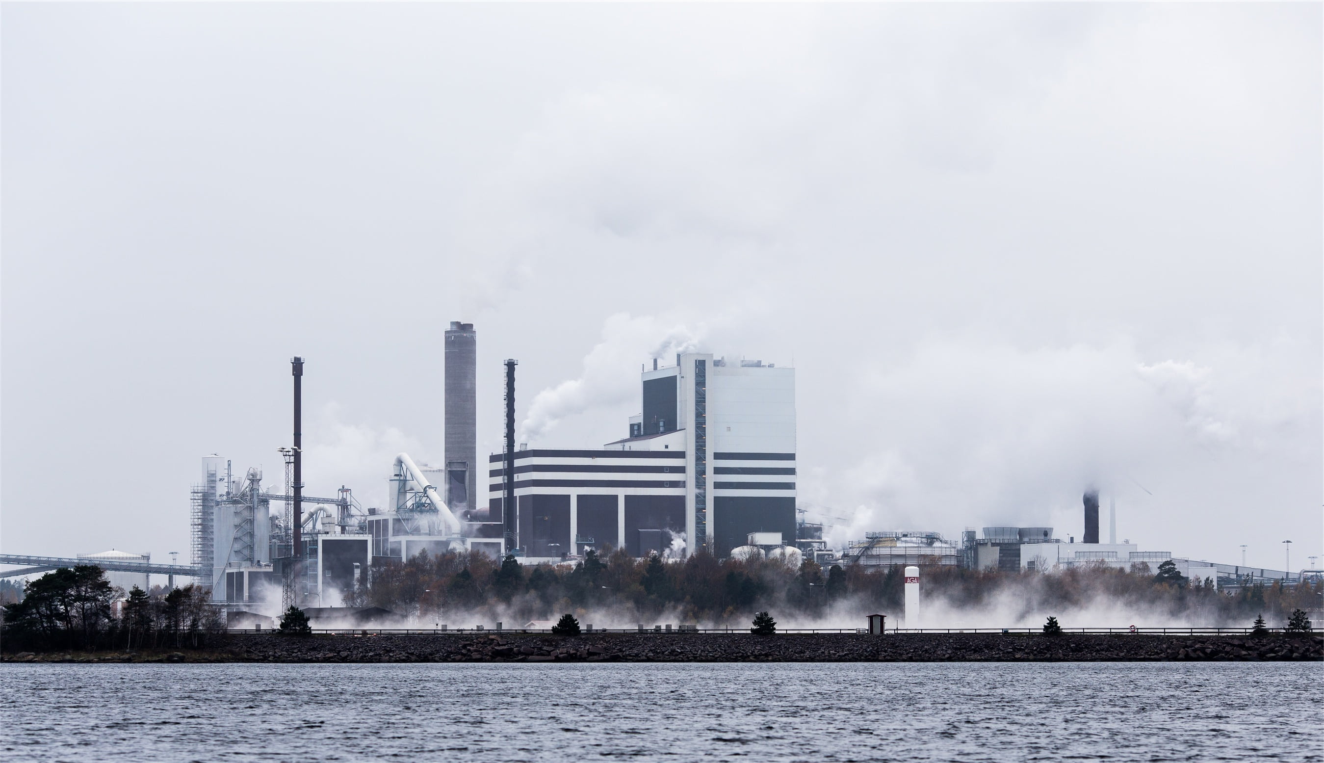 water, air pollution, photography, environmental issues, city, industry, building exterior, smoke, architecture, pollution, environment, science, built structure, HD Wallpaper