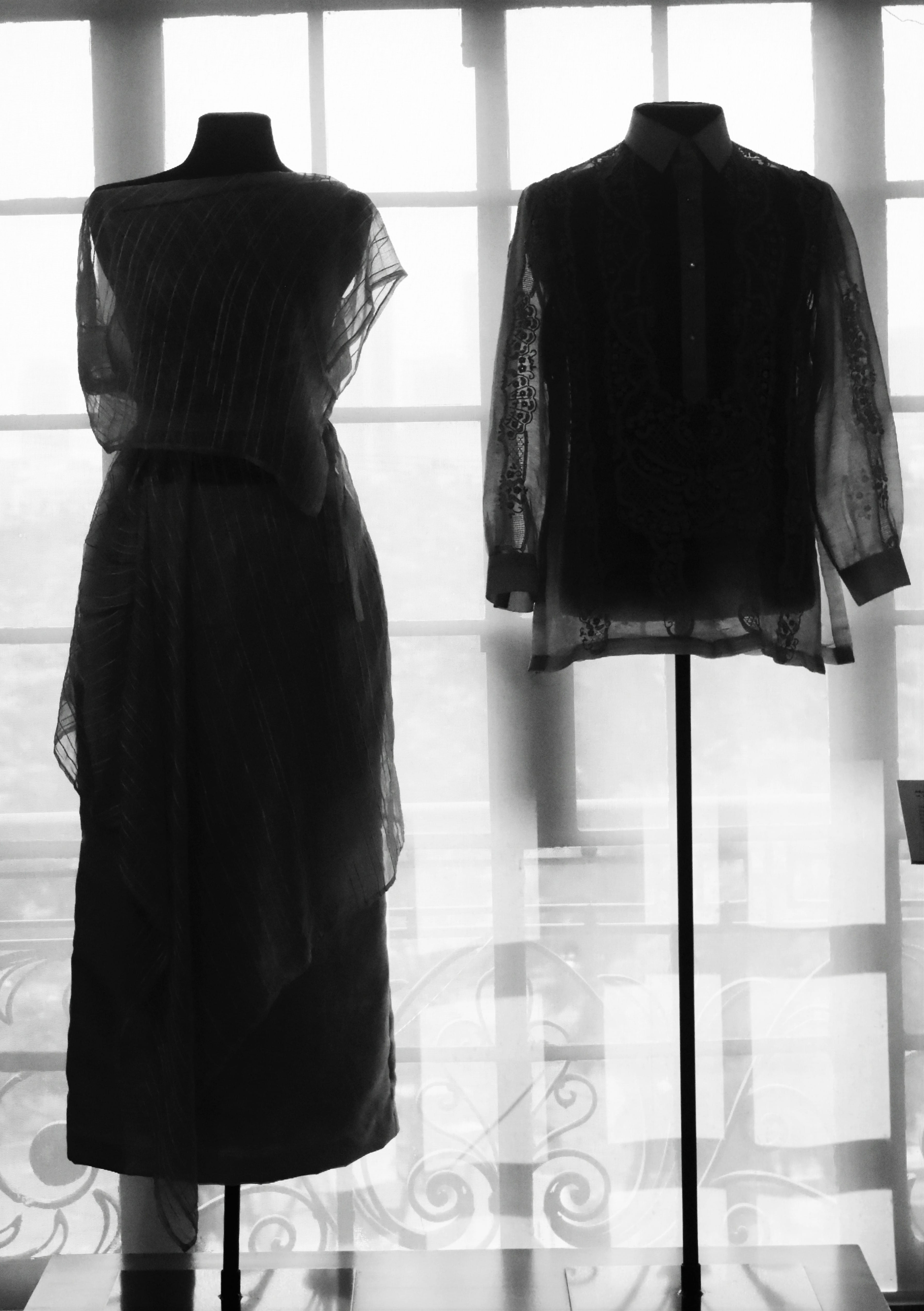 style, rear view, store, light, female likeness, no people, retail, textile, fashion, glamour, clothing, glass - material, fashionable, representation, Phone HD Wallpaper