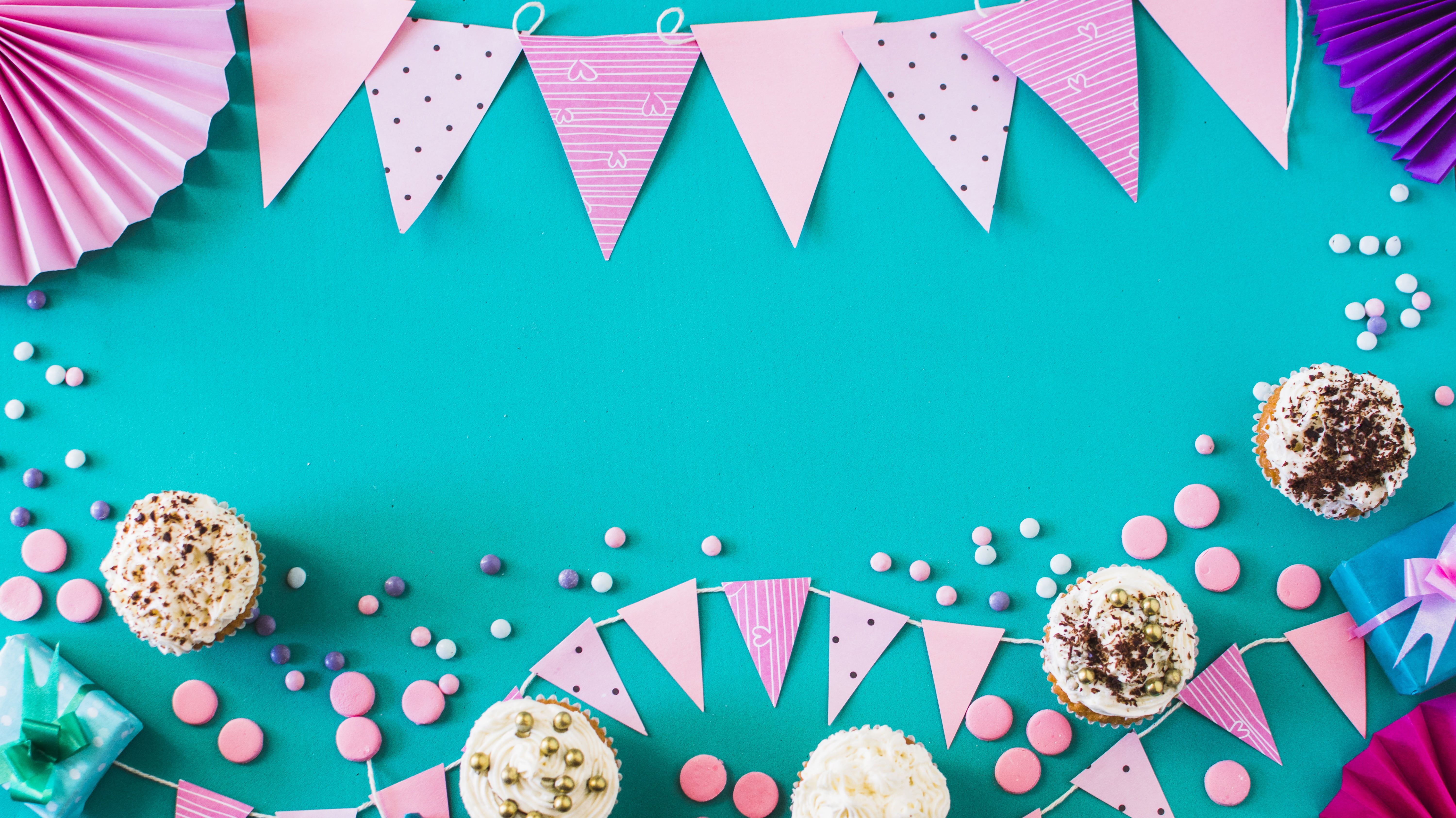 gifts, dessert, decor, Birthday, 5K, cupcakes, flags, HD Wallpaper